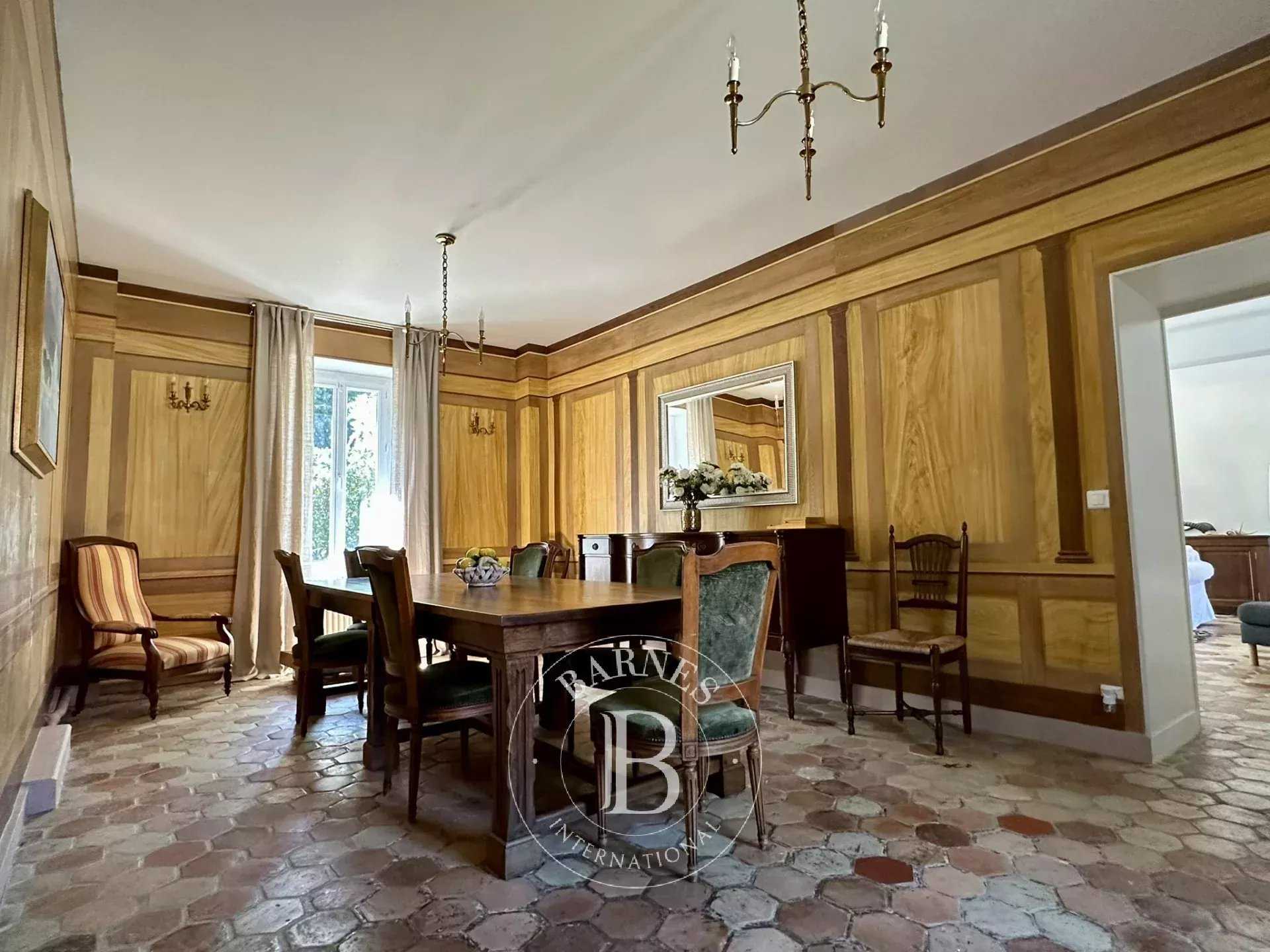 Saint-Vrain  - Maison 7 Pi&egrave;ces 6 Chambres