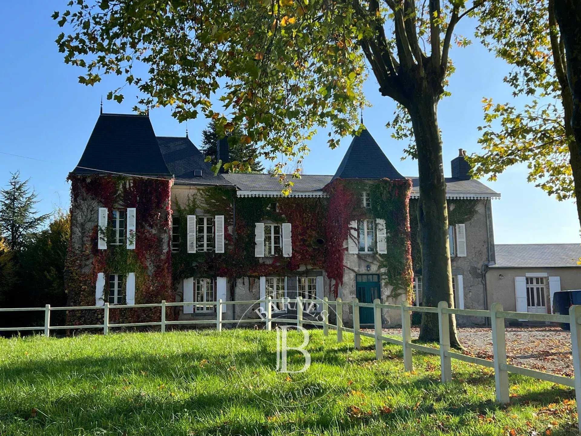 Pouzauges  - Manoir 10 Pi&egrave;ces 5 Chambres