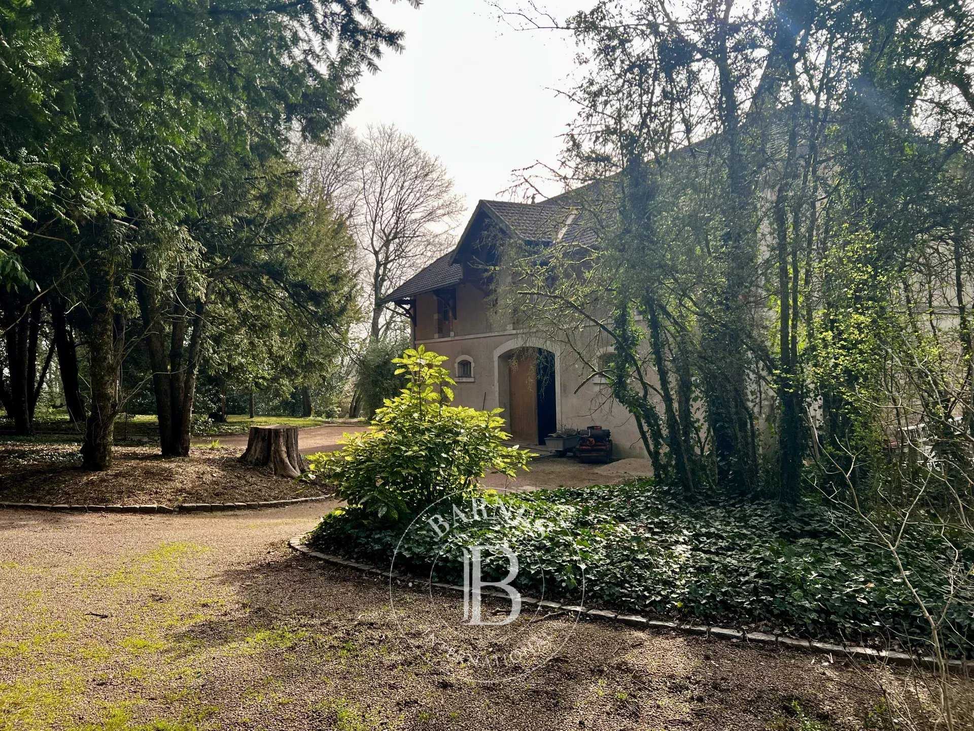 Tournus  - Château 20 Pi&egrave;ces 9 Chambres