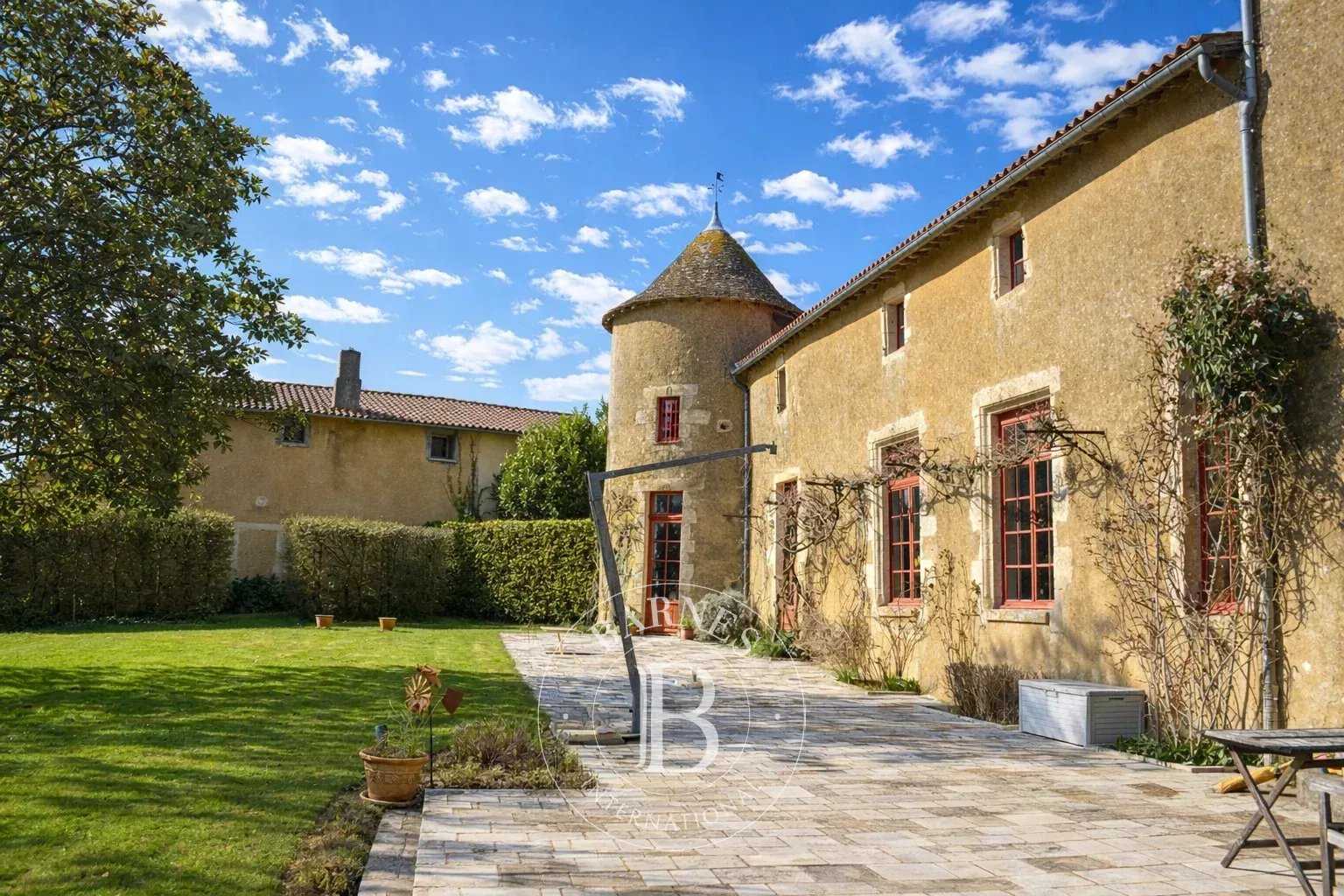 Coulonges-sur-l'Autize  - Manoir 10 Pi&egrave;ces 4 Chambres
