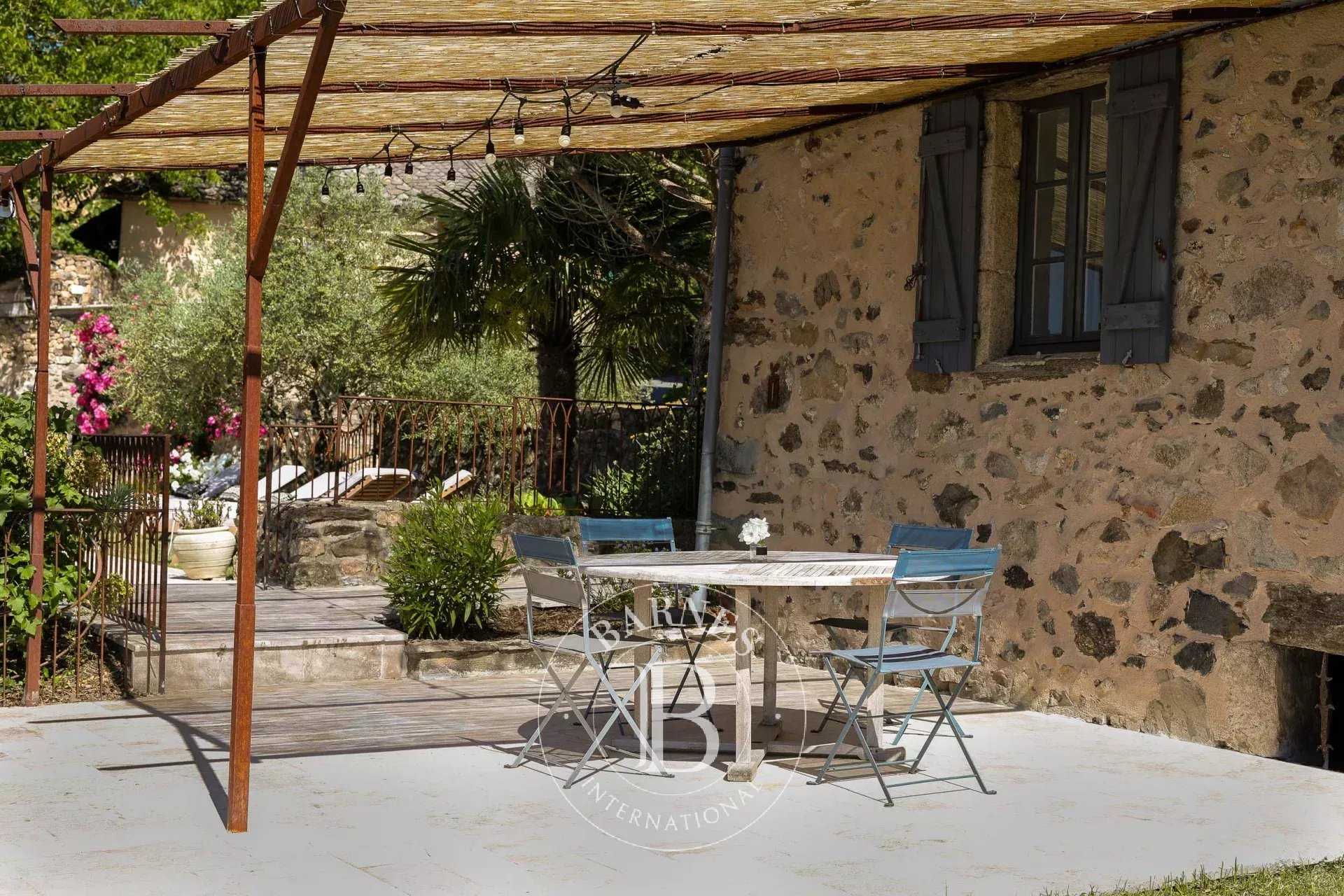 Rodez  - Propriété 22 Pièces 15 Chambres