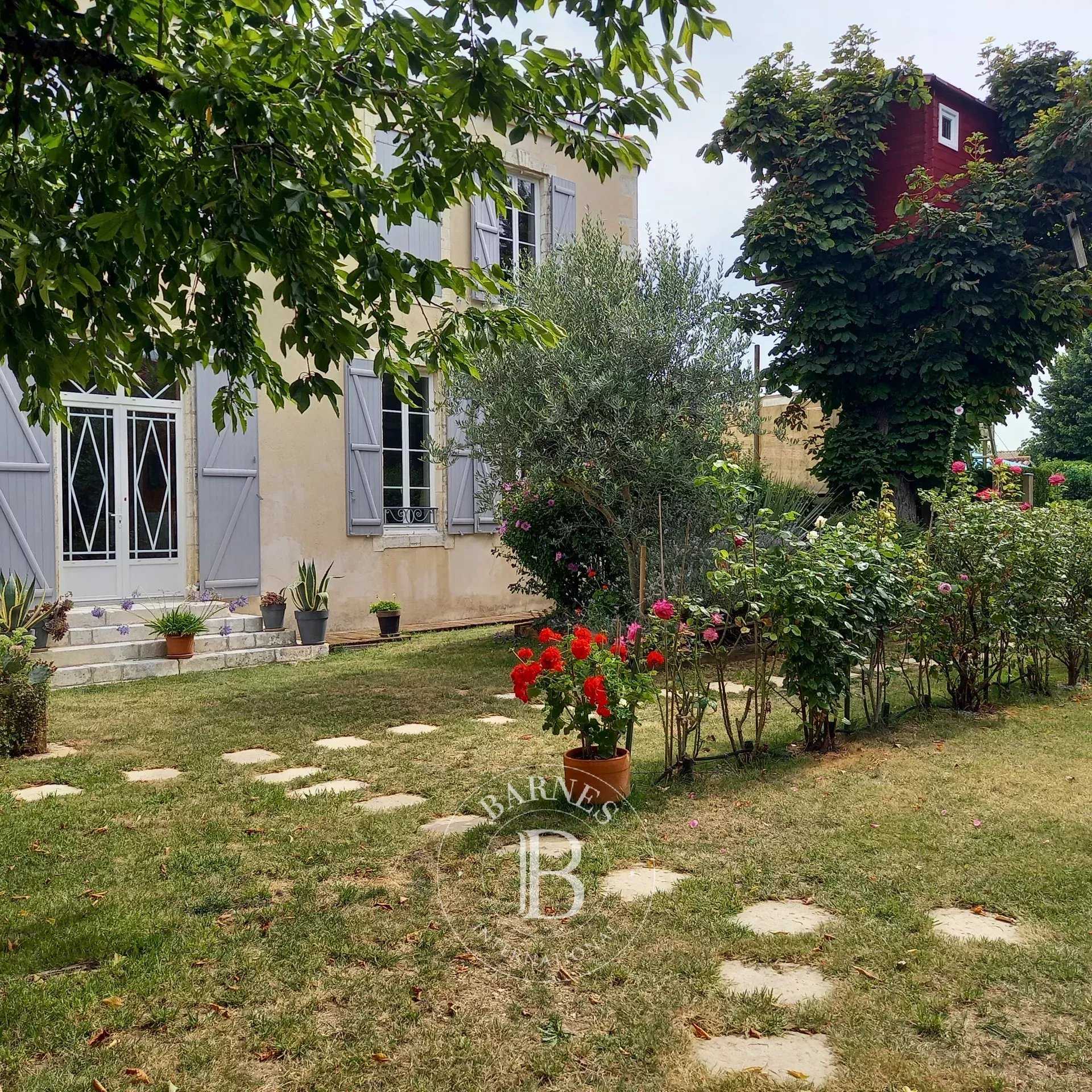 La Rochelle  - House 7 Bedrooms