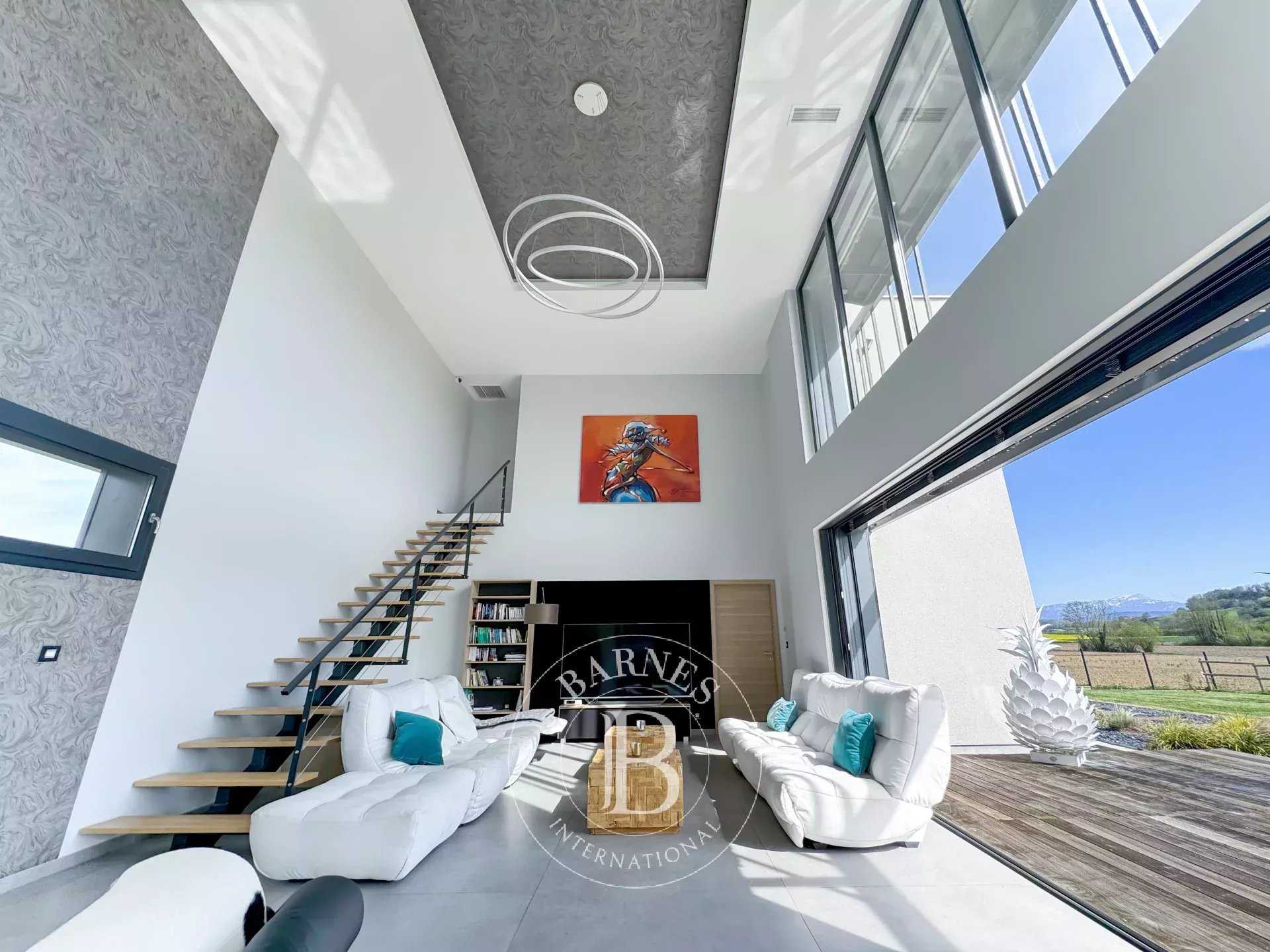 Les Abrets en Dauphiné  - Maison 13 Pièces 7 Chambres