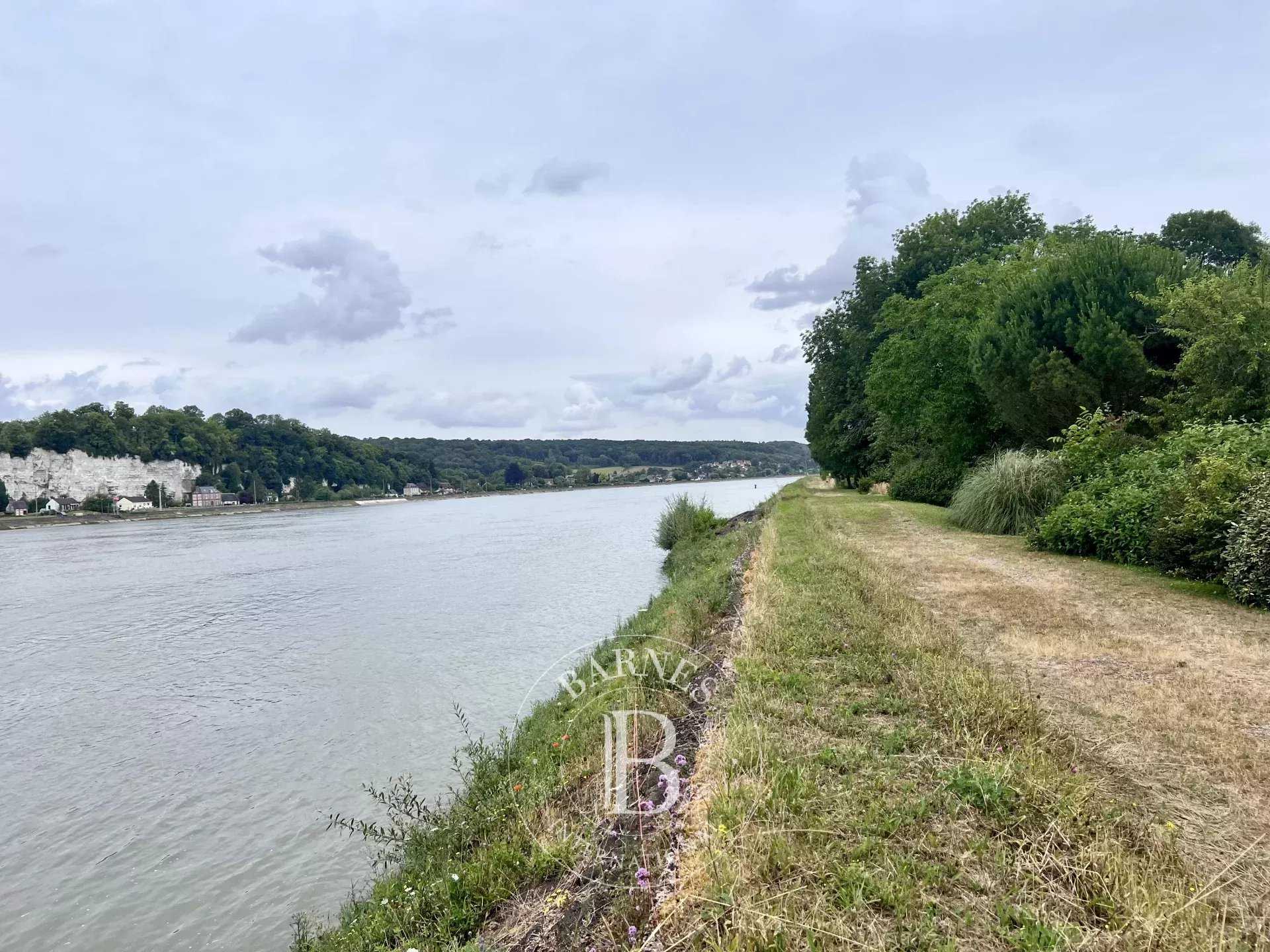 Anneville-Ambourville  - Maison 6 Pièces 4 Chambres