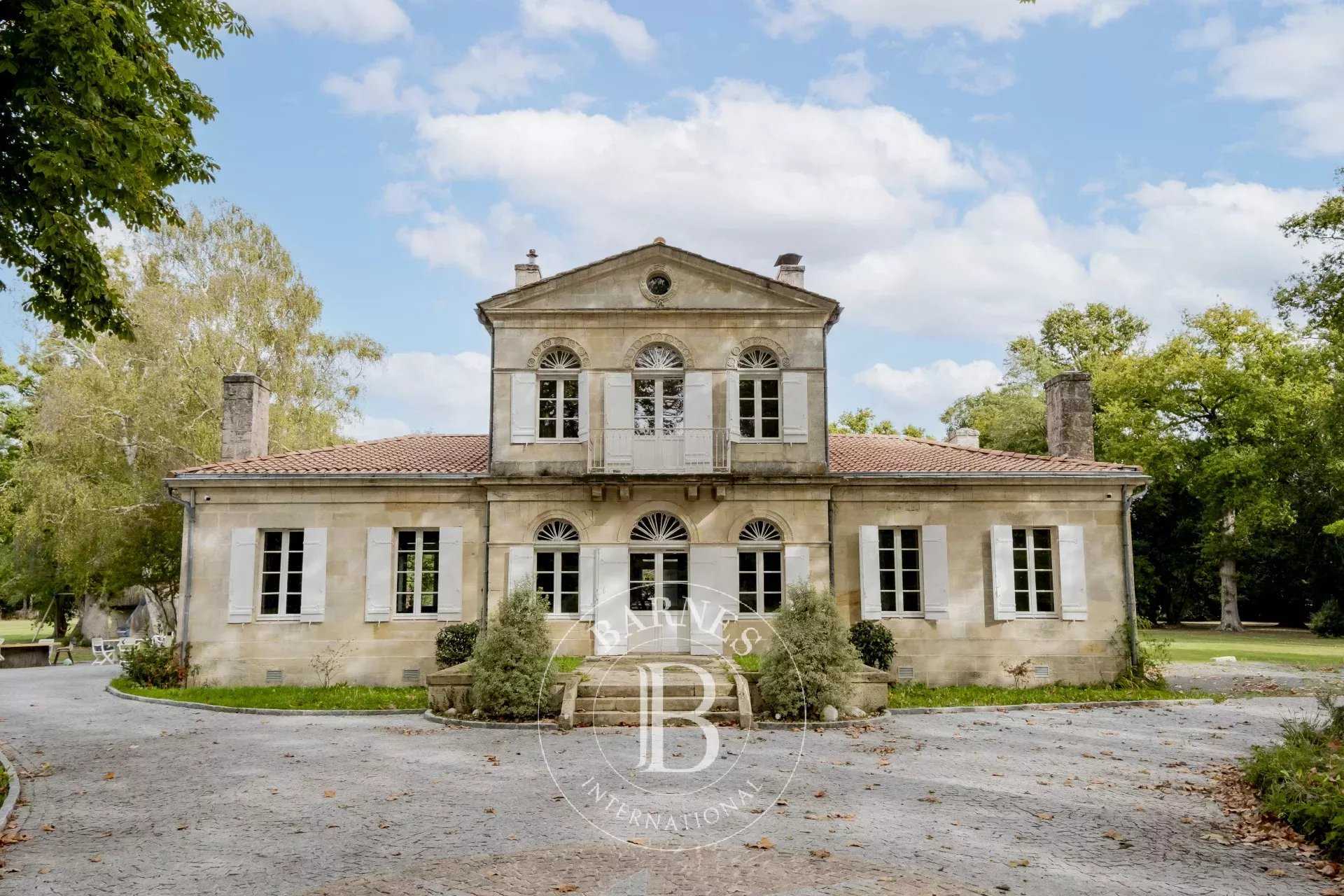 Saint-Vivien-de-Médoc  - Propriété 7 Pi&egrave;ces 4 Chambres