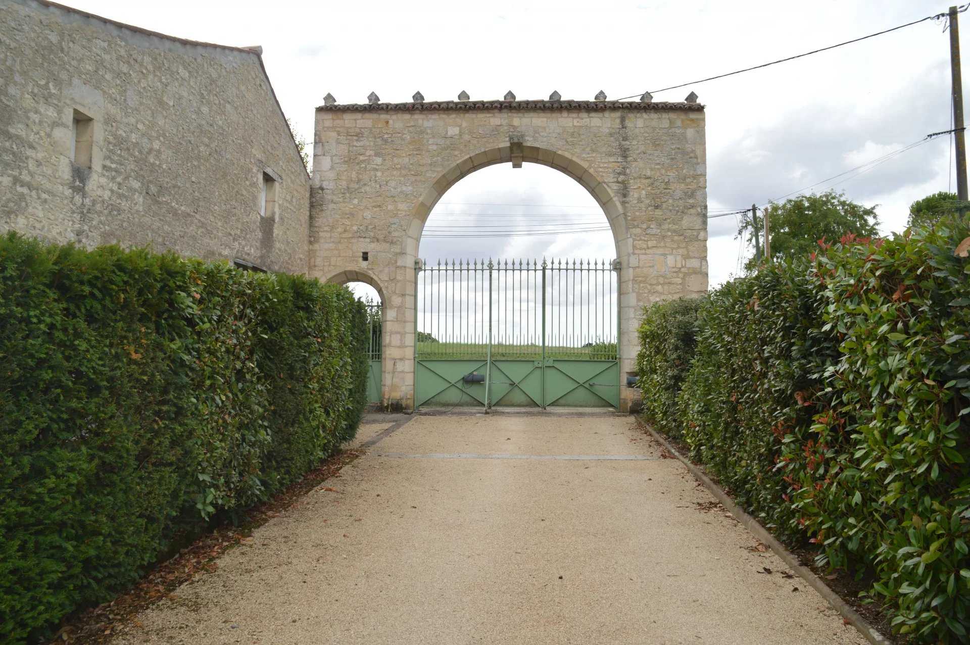 Fontenay-le-Comte  - Manoir 12 Pi&egrave;ces 7 Chambres