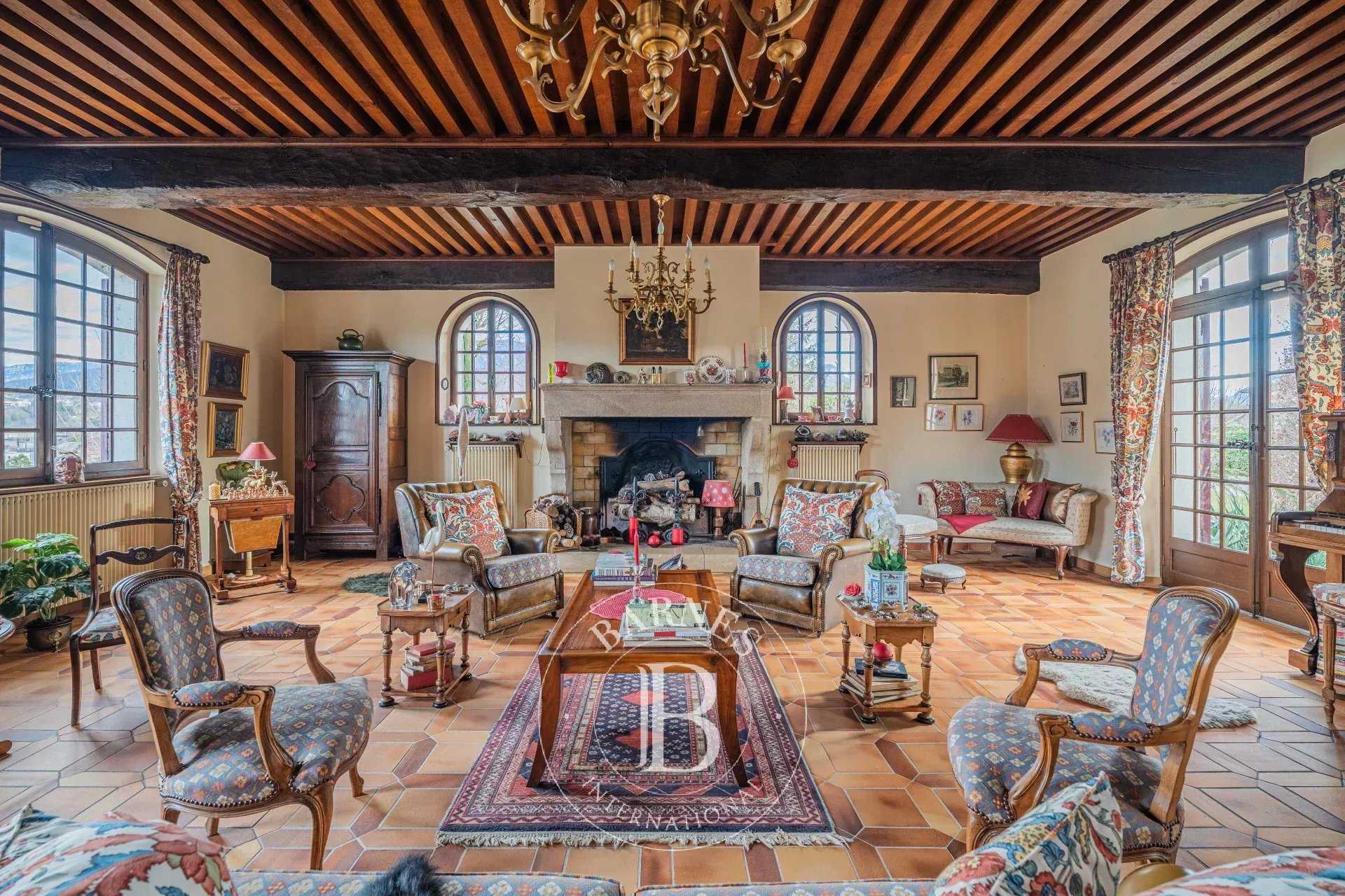 Voiron  - Maison 7 Pi&egrave;ces 4 Chambres