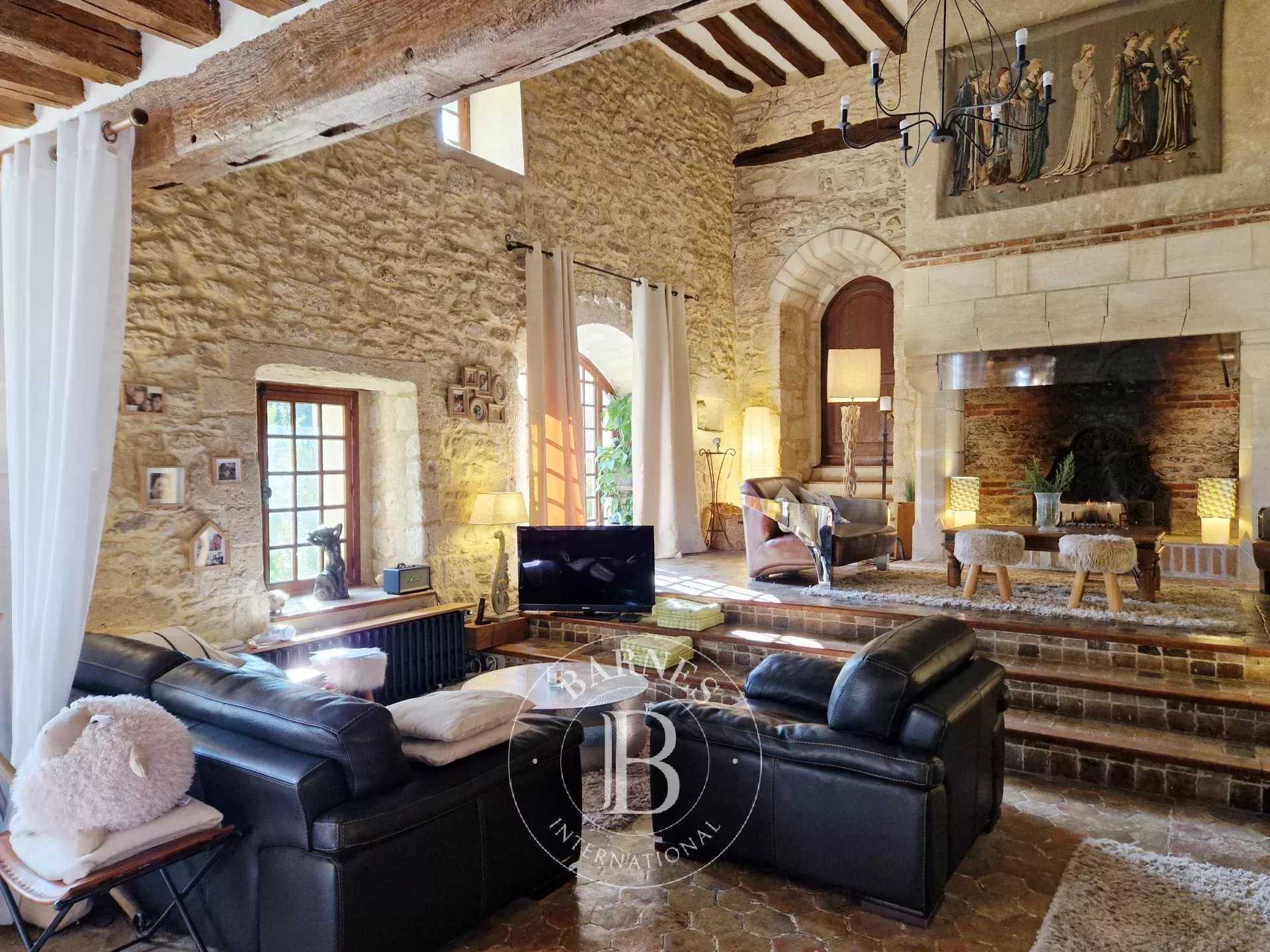 Genainville  - Maison 12 Pièces 6 Chambres