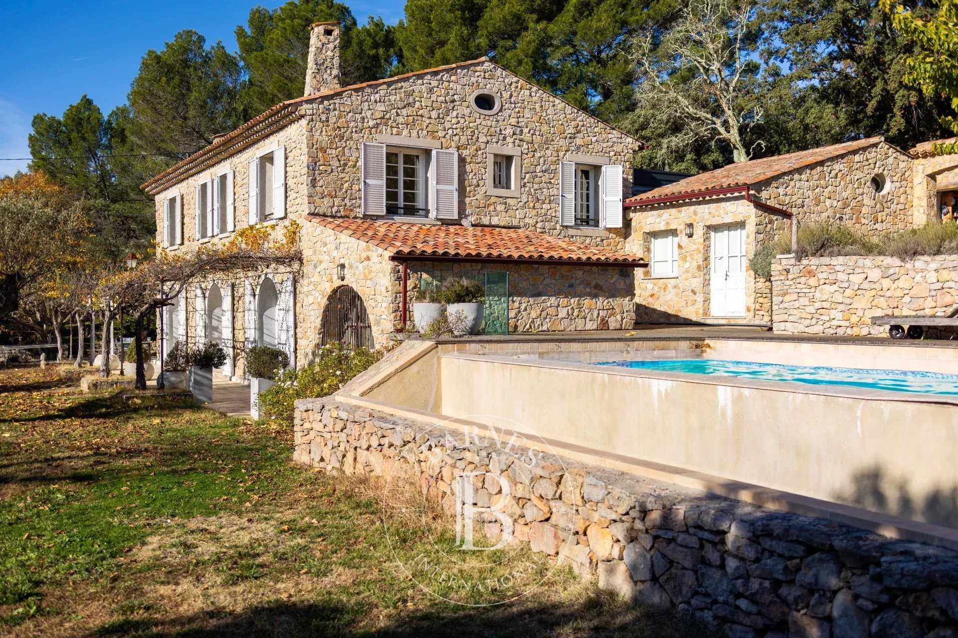 Le Luc  - Propriété 12 Pi&egrave;ces 8 Chambres