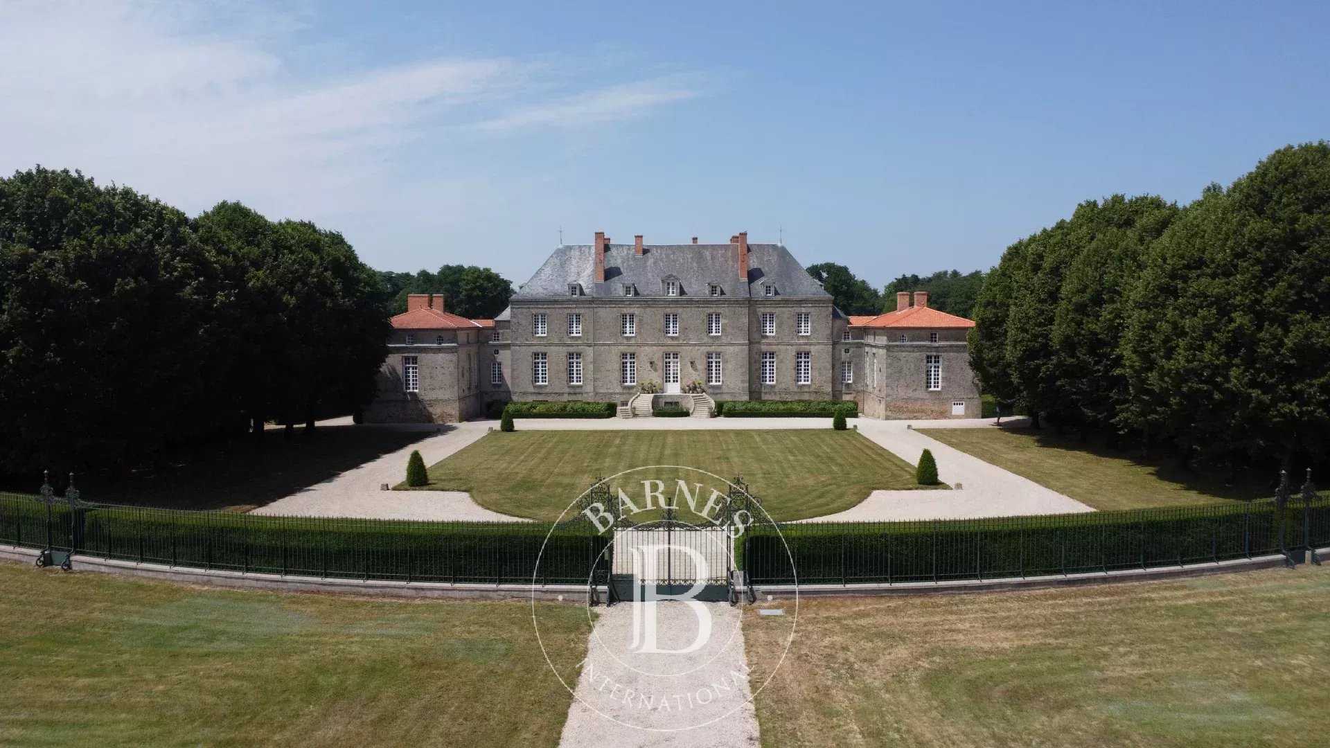 Nantes  - Château 18 Pièces 7 Chambres