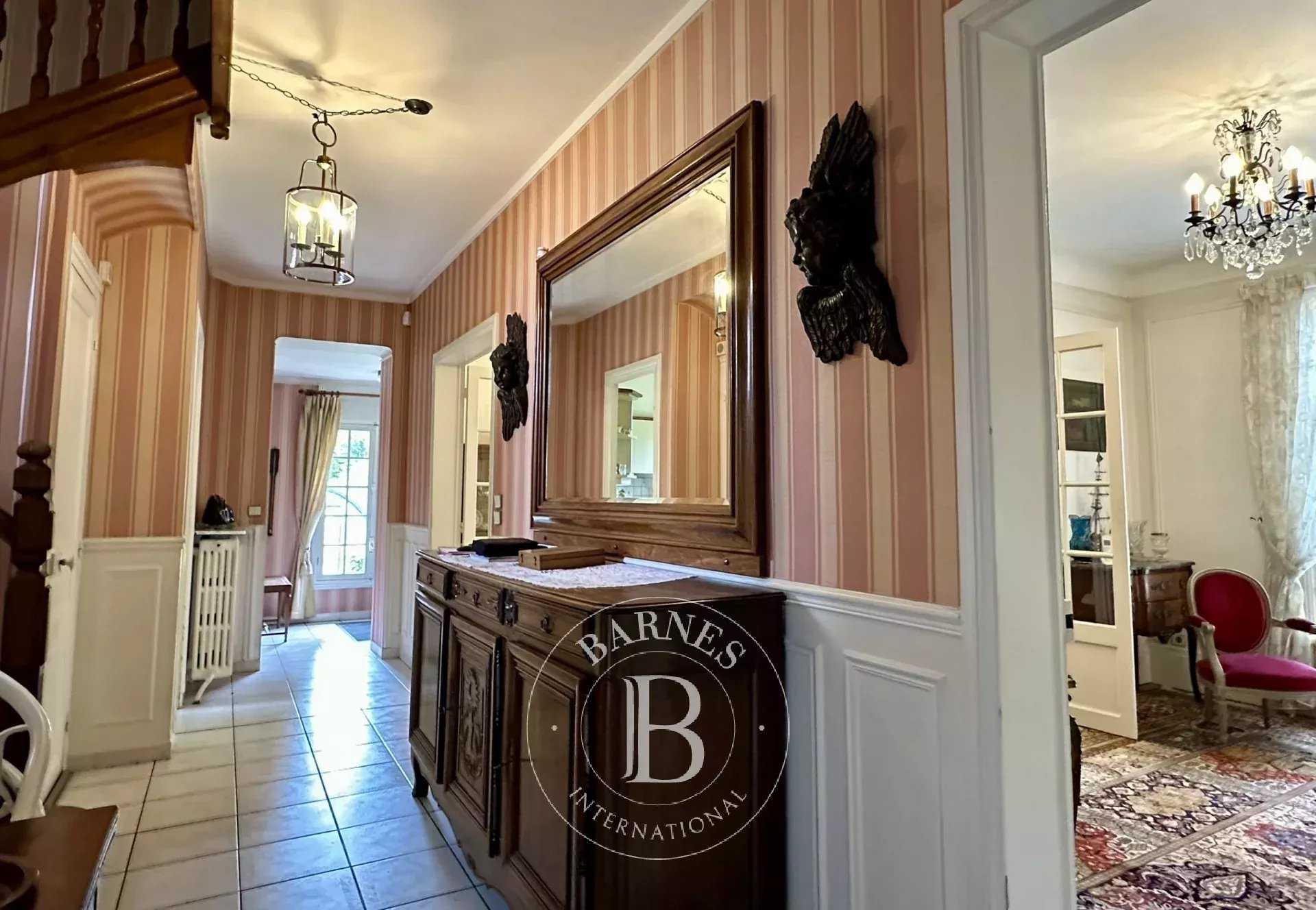 Brunoy  - Maison 7 Pi&egrave;ces 4 Chambres