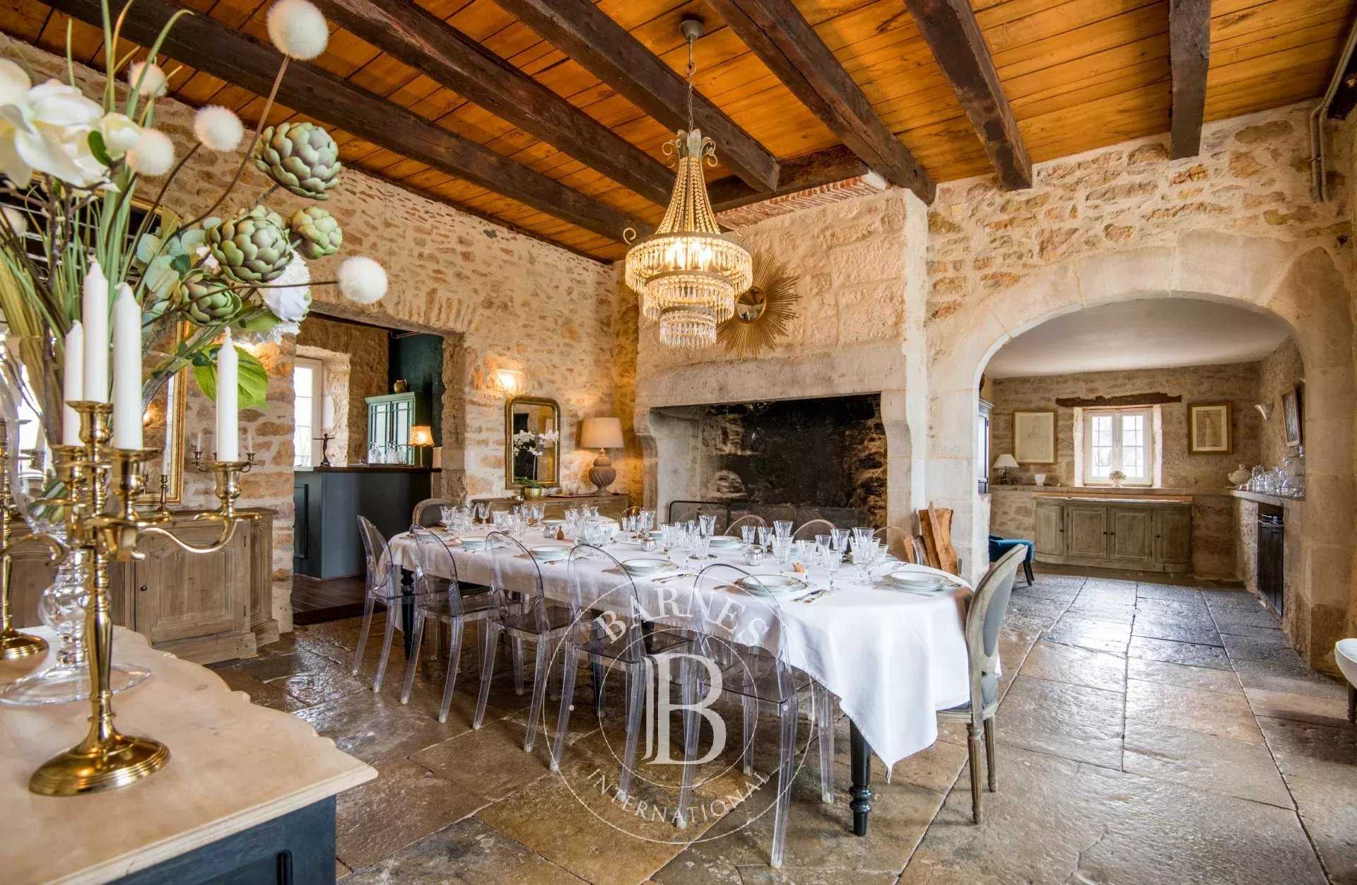 Figeac  - Propriété 15 Pi&egrave;ces 12 Chambres