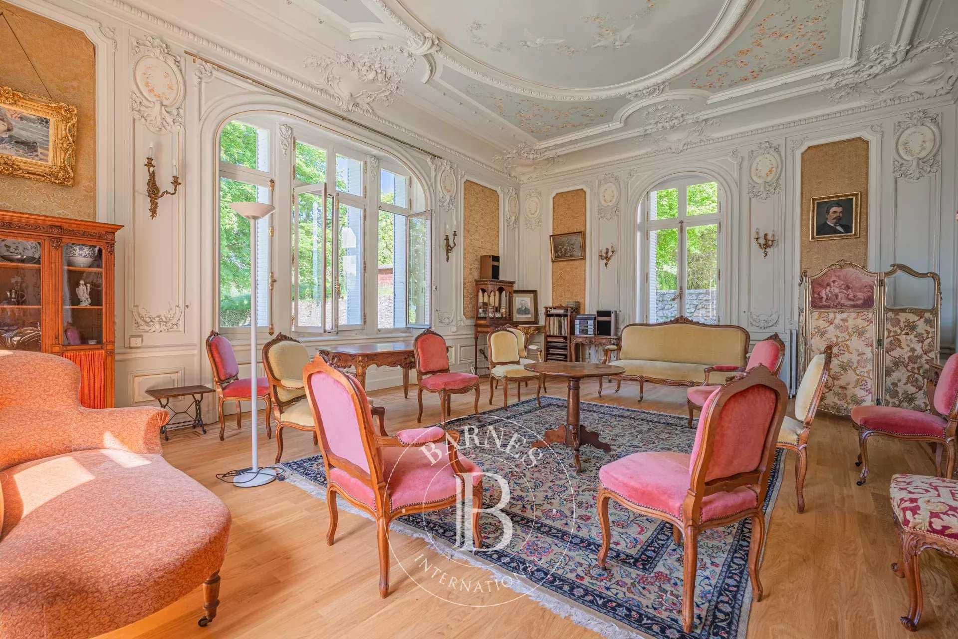 Voreppe  - Propriété 19 Pièces 7 Chambres