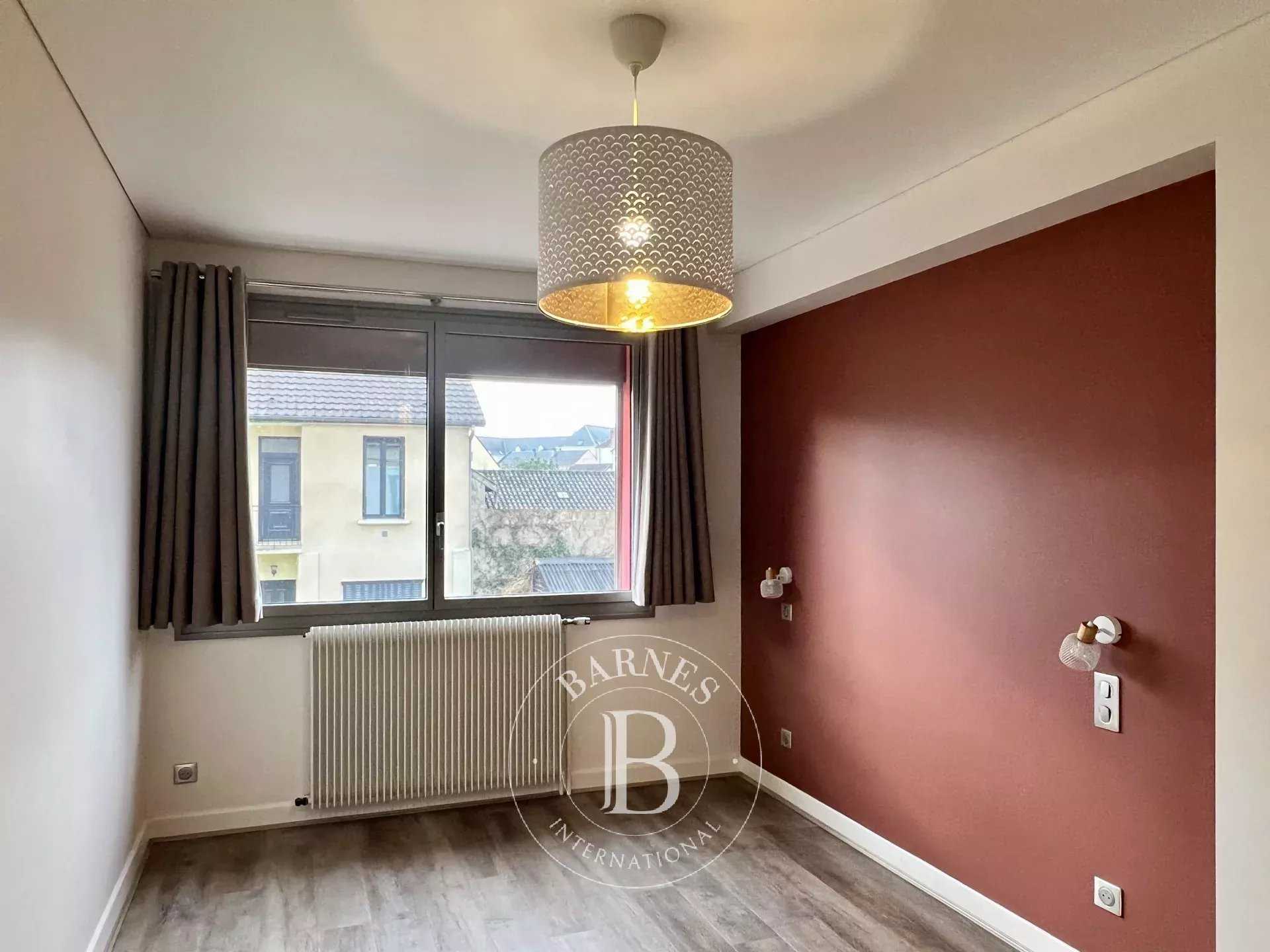 Chalon-sur-Saône  - Maison de village 9 Pi&egrave;ces 6 Chambres