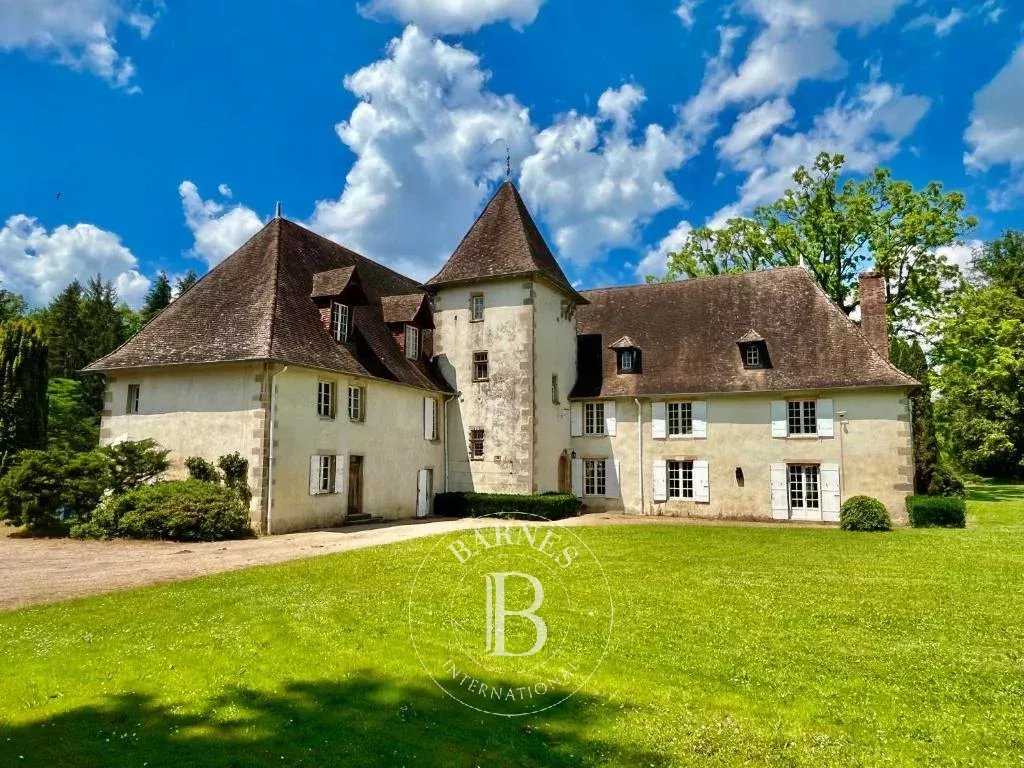 Limoges  - Manoir 15 Pi&egrave;ces 10 Chambres