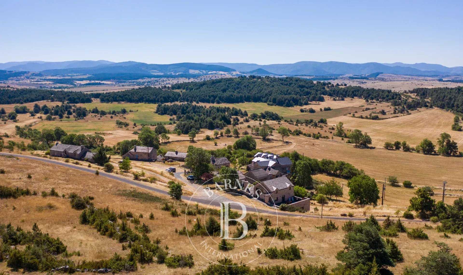 Millau  - Propriété 7 Pi&egrave;ces 4 Chambres