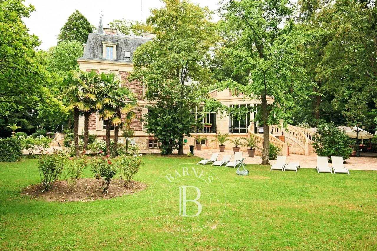 Bray-et-Lû  - Manoir 