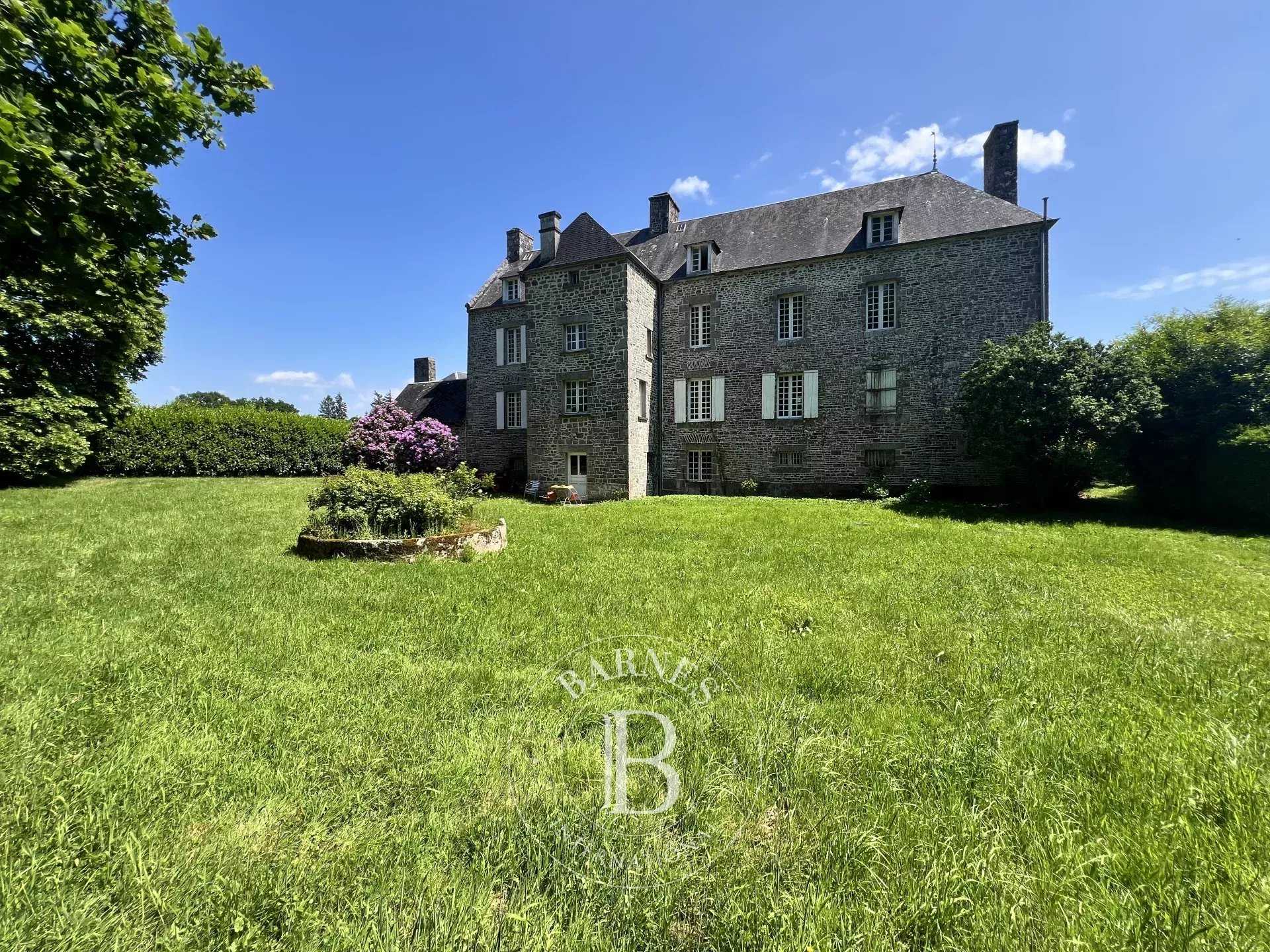 Isigny-le-Buat  - Château 18 Pièces