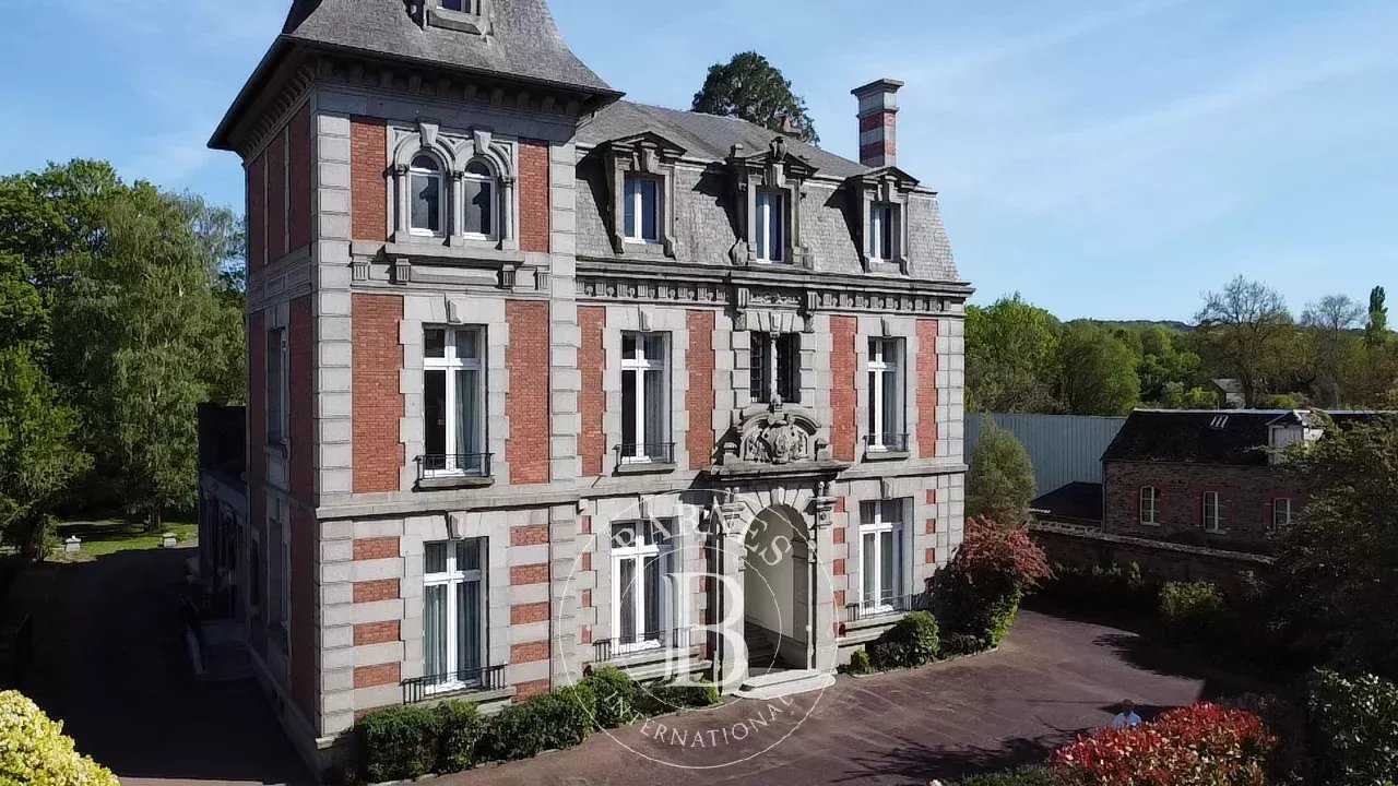 Condé-en-Normandie  - Maison de ville 12 Pi&egrave;ces 7 Chambres