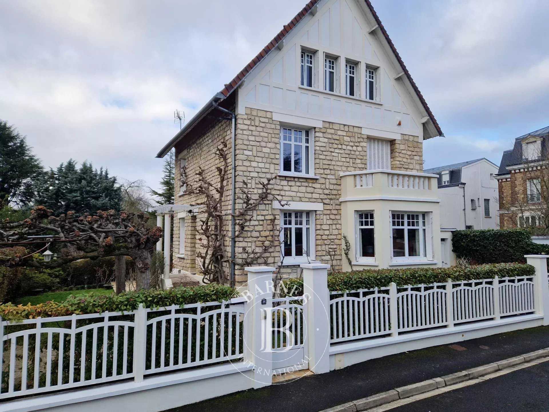 Enghien-les-Bains  - Maison 8 Pi&egrave;ces 5 Chambres