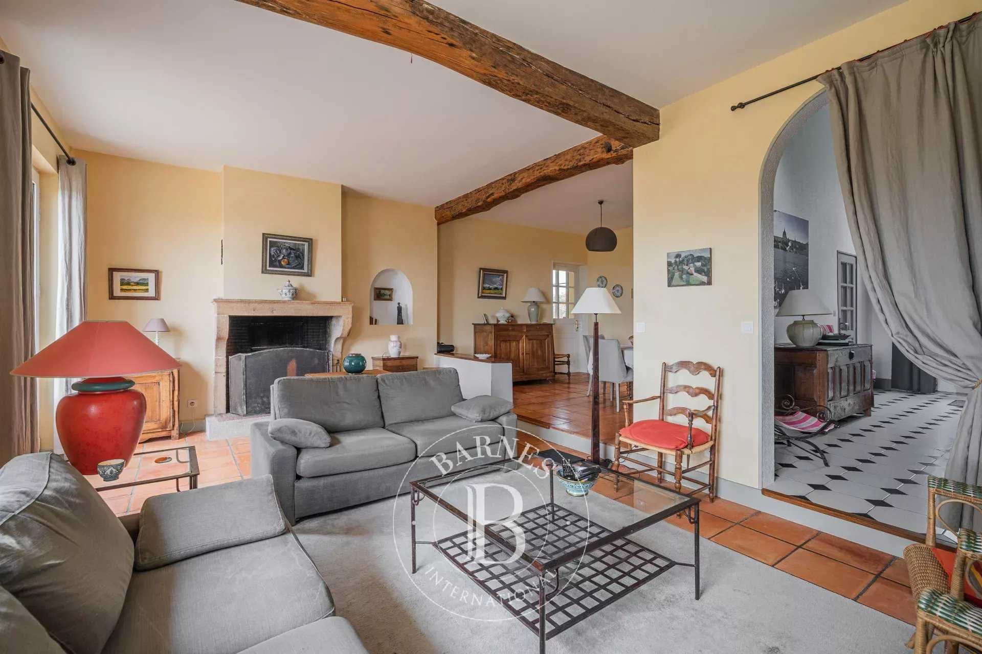 Maubec  - Finca 18 Cuartos 10 Habitaciones