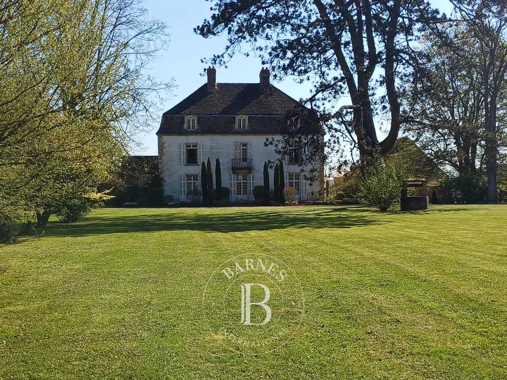 Chalon-sur-Saône  - Propriété 15 Pi&egrave;ces 7 Chambres