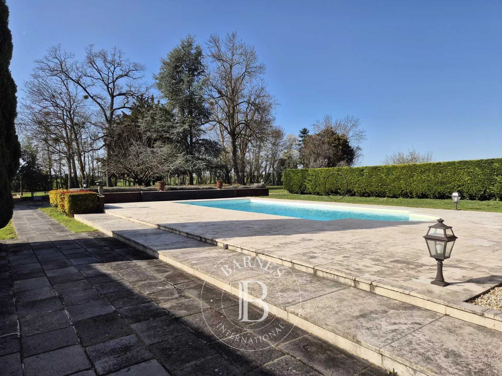 Saint-Ignat  - Maison 7 Pi&egrave;ces 5 Chambres