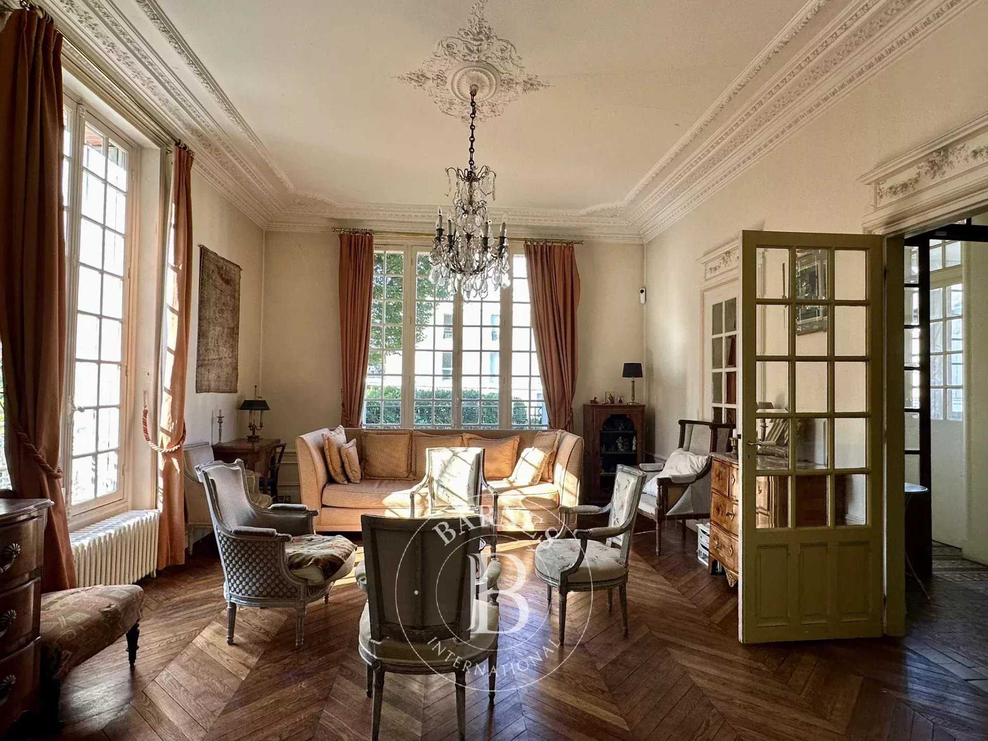 Arpajon  - Maison 9 Pi&egrave;ces 6 Chambres