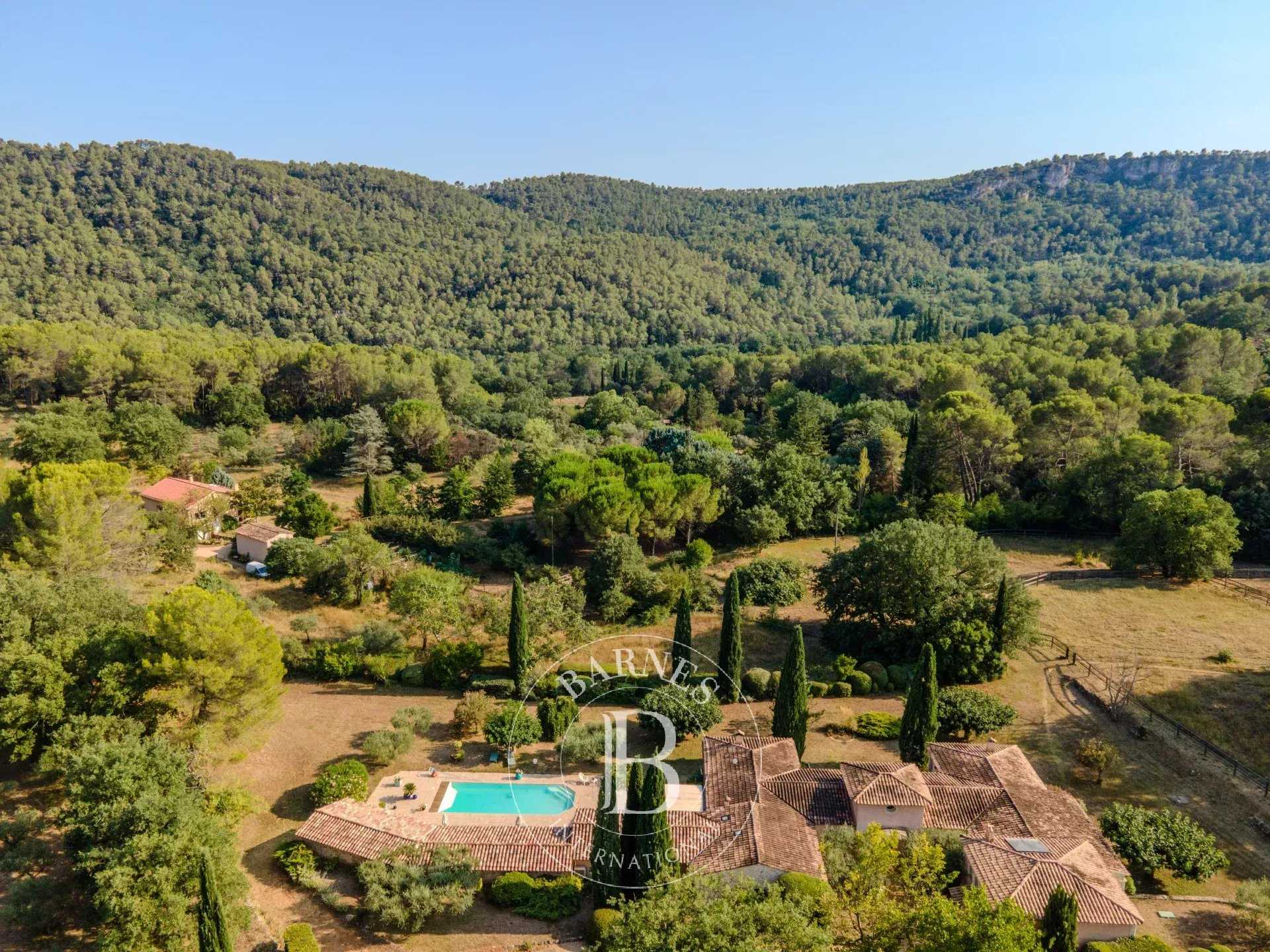 Sillans-la-Cascade  - Propriété 9 Pi&egrave;ces 4 Chambres