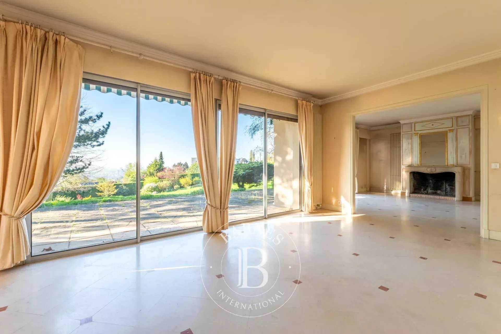House Mont-Saint-Aignan