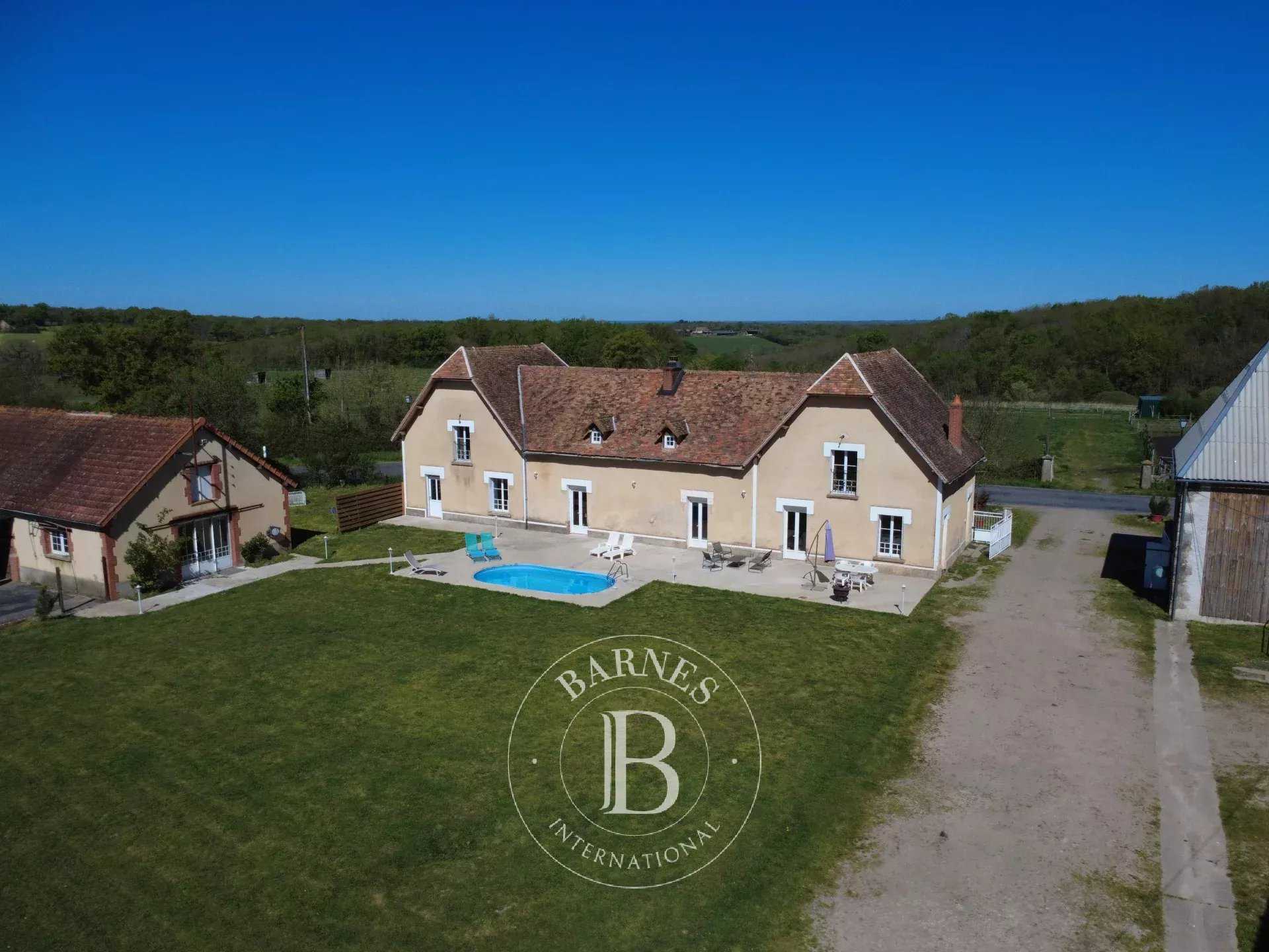 Montmorillon  - Domaine équestre 8 Pi&egrave;ces 5 Chambres