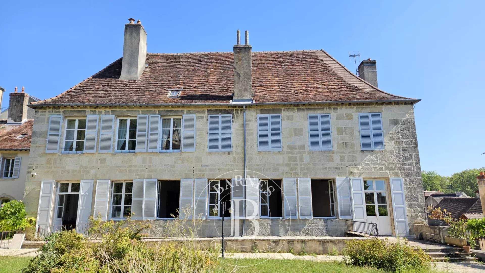 Dole  - Hôtel particulier 15 Pi&egrave;ces 5 Chambres