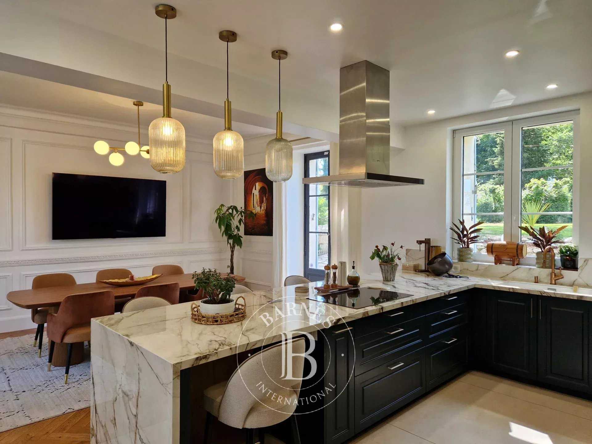 Vigny  - Maison 12 Pi&egrave;ces 7 Chambres