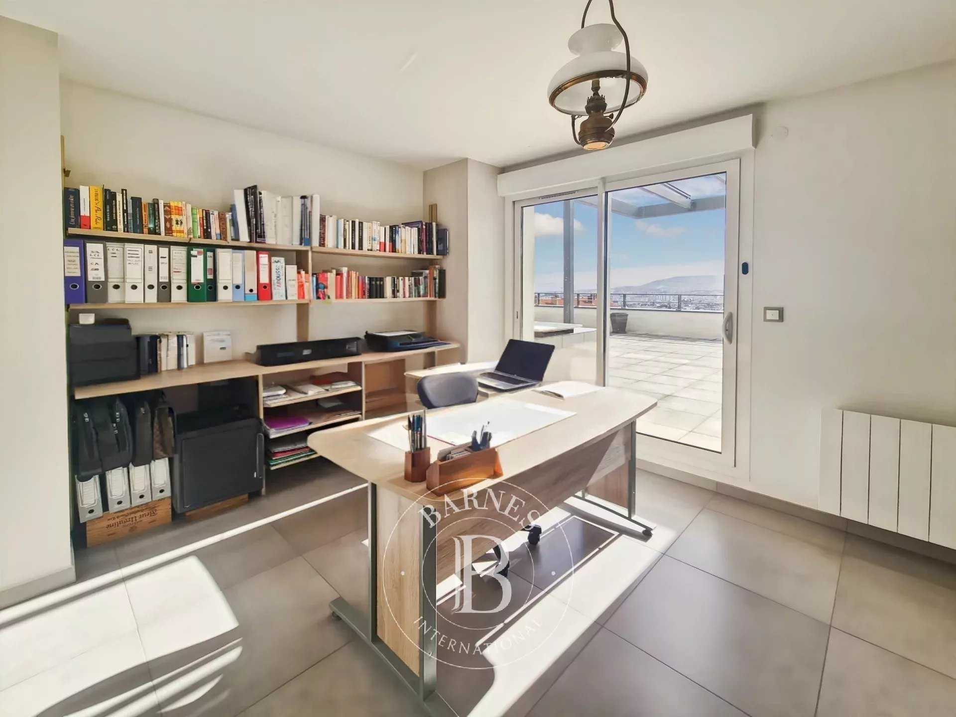 Clermont-Ferrand  - Appartement 6 Pi&egrave;ces 4 Chambres