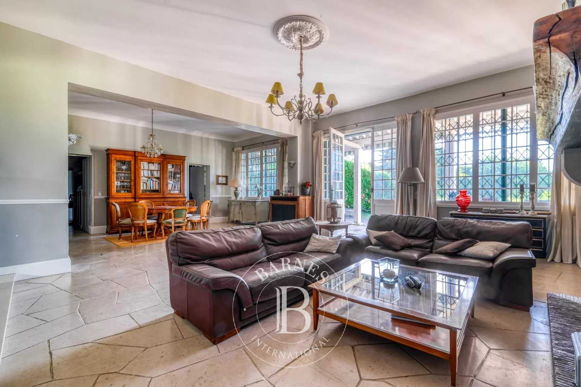 Chantilly  - House 6 Bedrooms