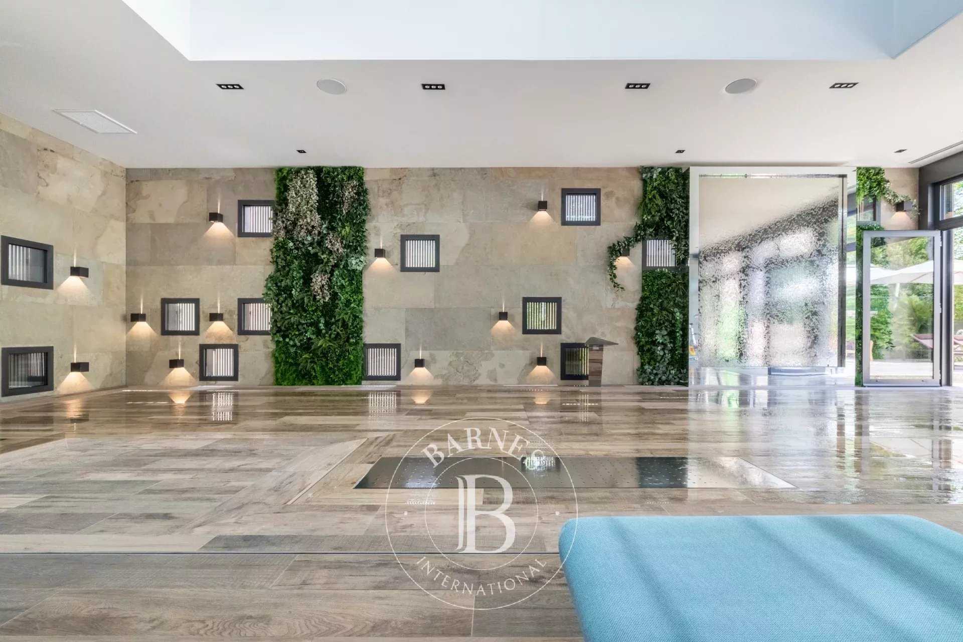 Barbizon  - Propriété 15 Pi&egrave;ces 8 Chambres