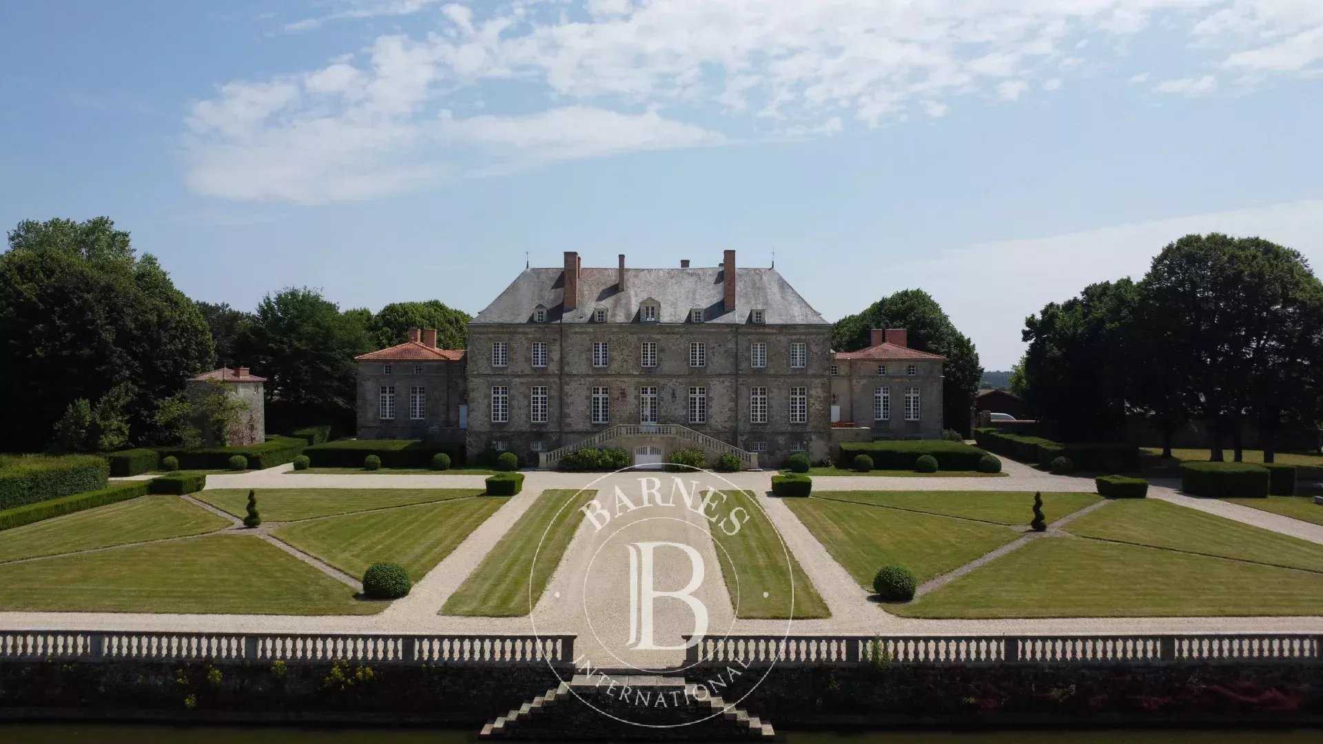 Nantes  - Château 18 Pièces 7 Chambres