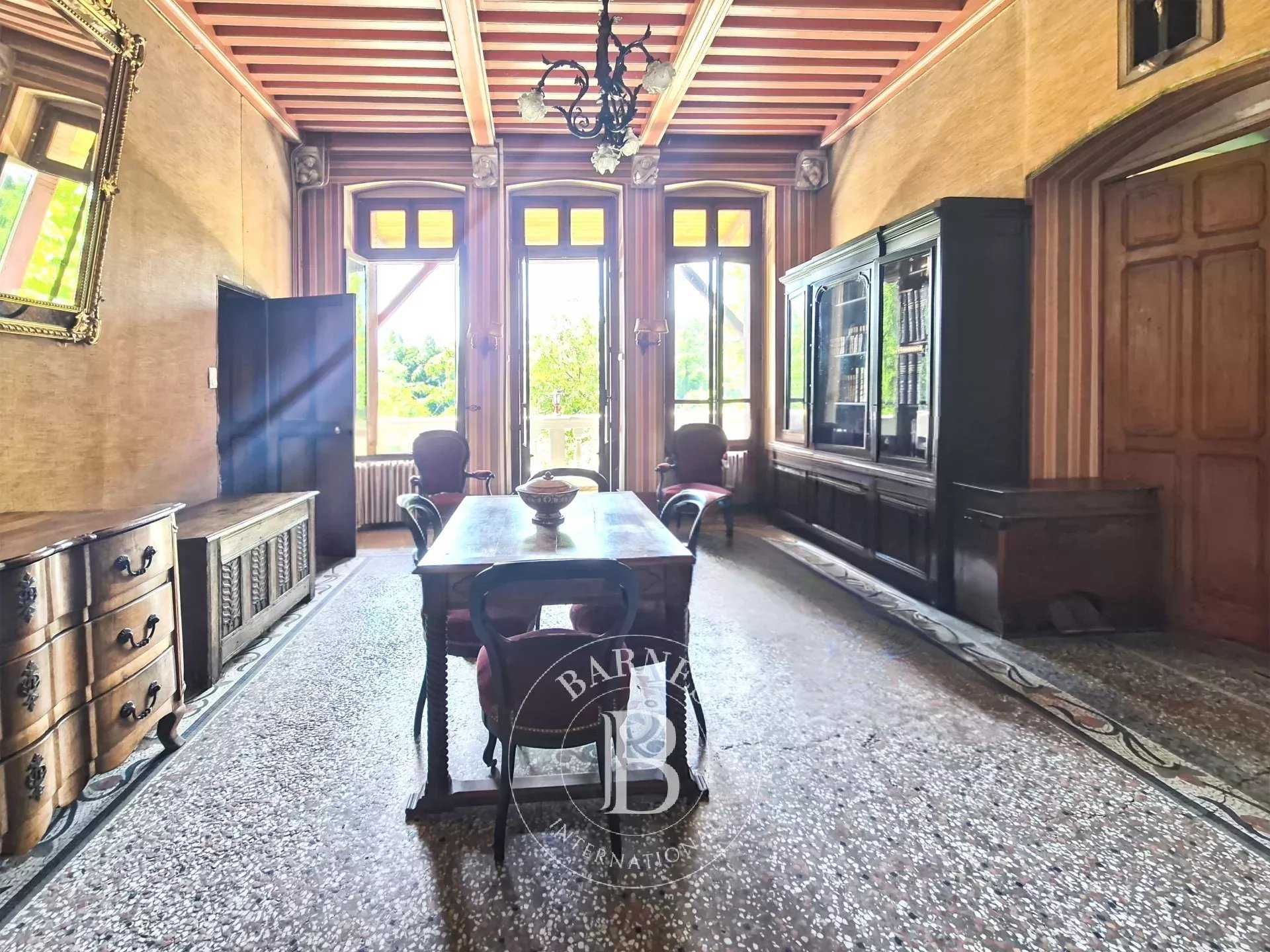 Perrier  - Manor house 8 Bedrooms