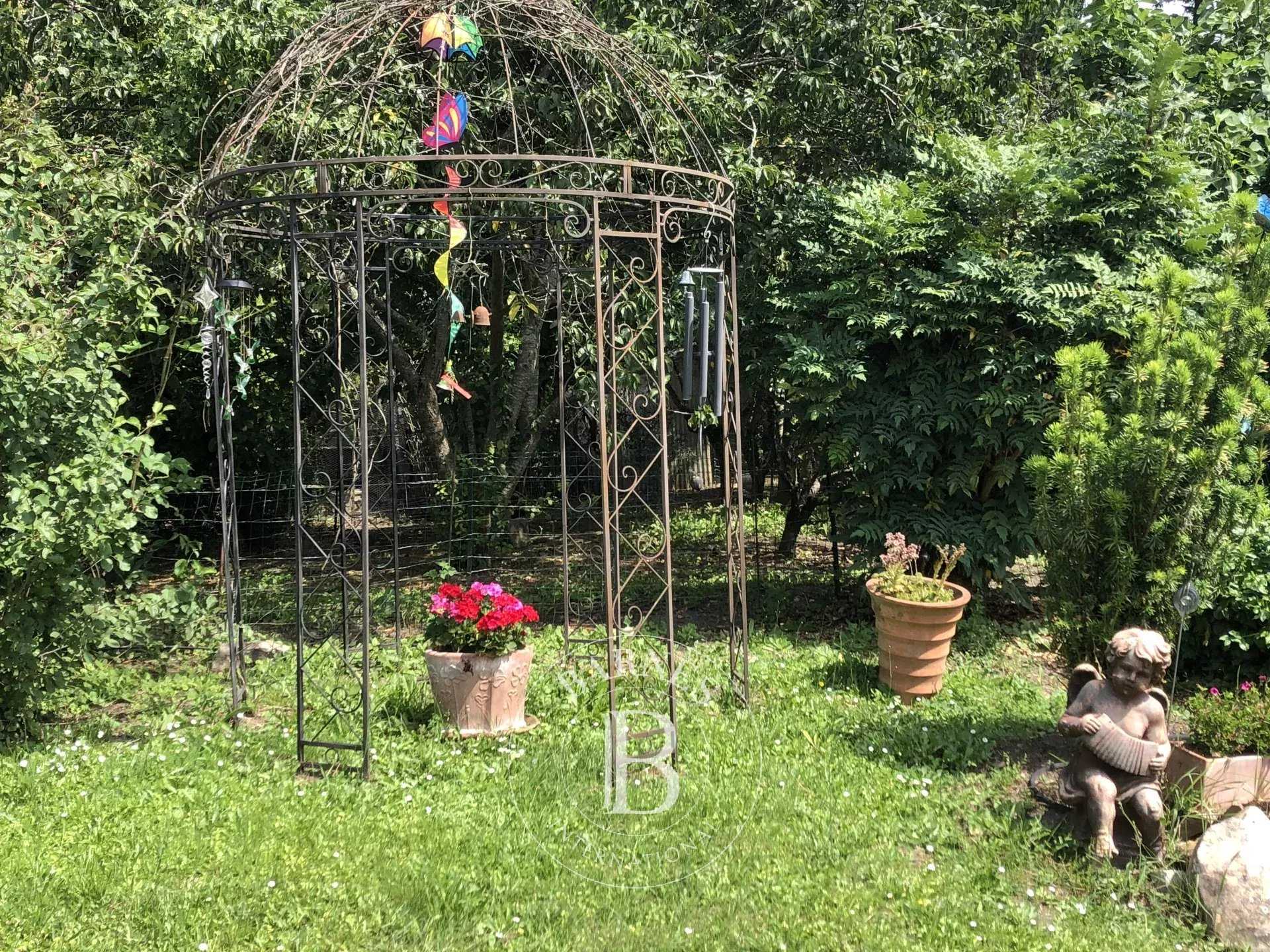 Évry-Courcouronnes  - Maison 9 Pi&egrave;ces 7 Chambres