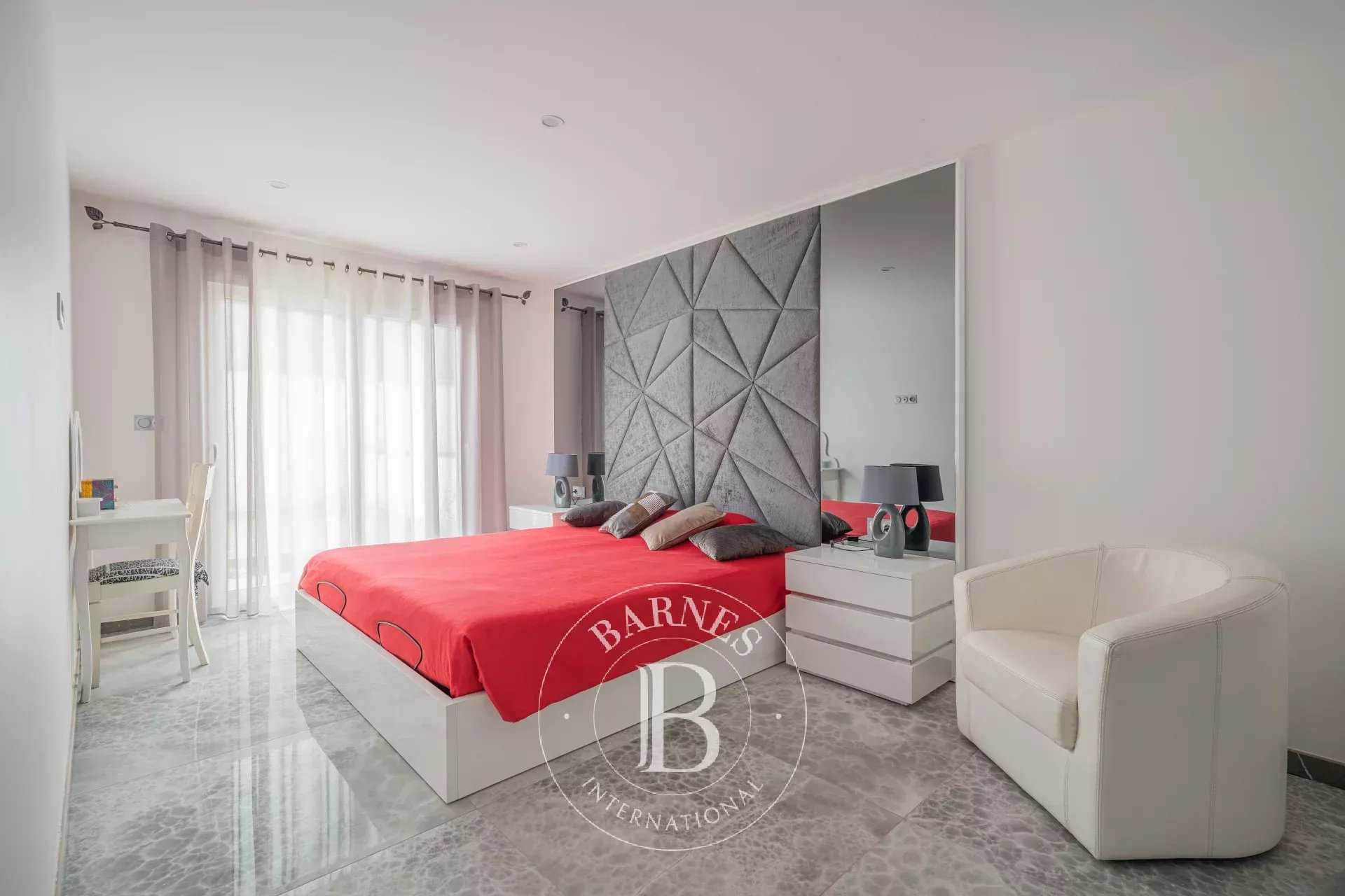 Bourgoin-Jallieu  - Maison 6 Pi&egrave;ces 3 Chambres