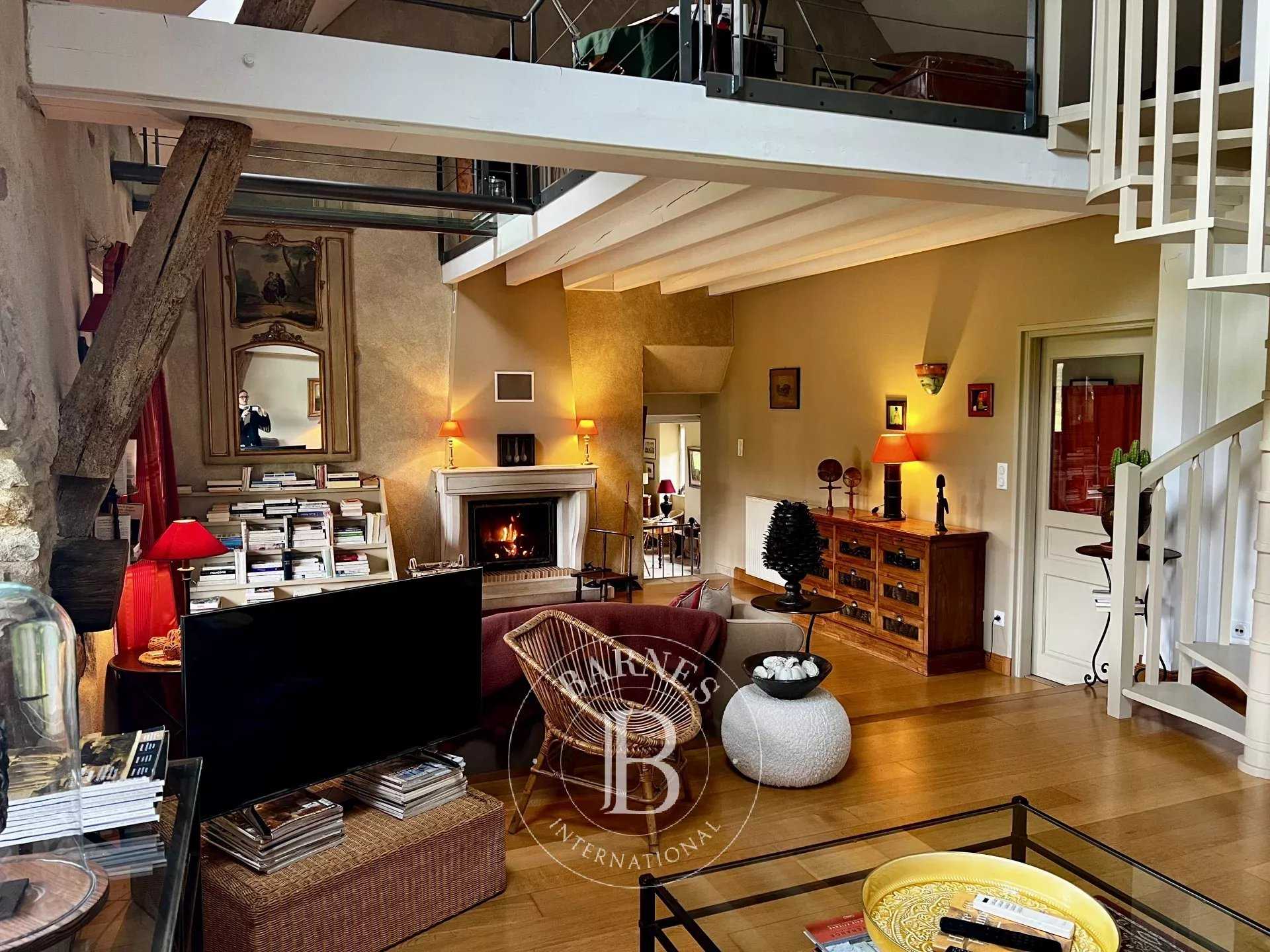 Buxy  - Maison 9 Pi&egrave;ces 5 Chambres