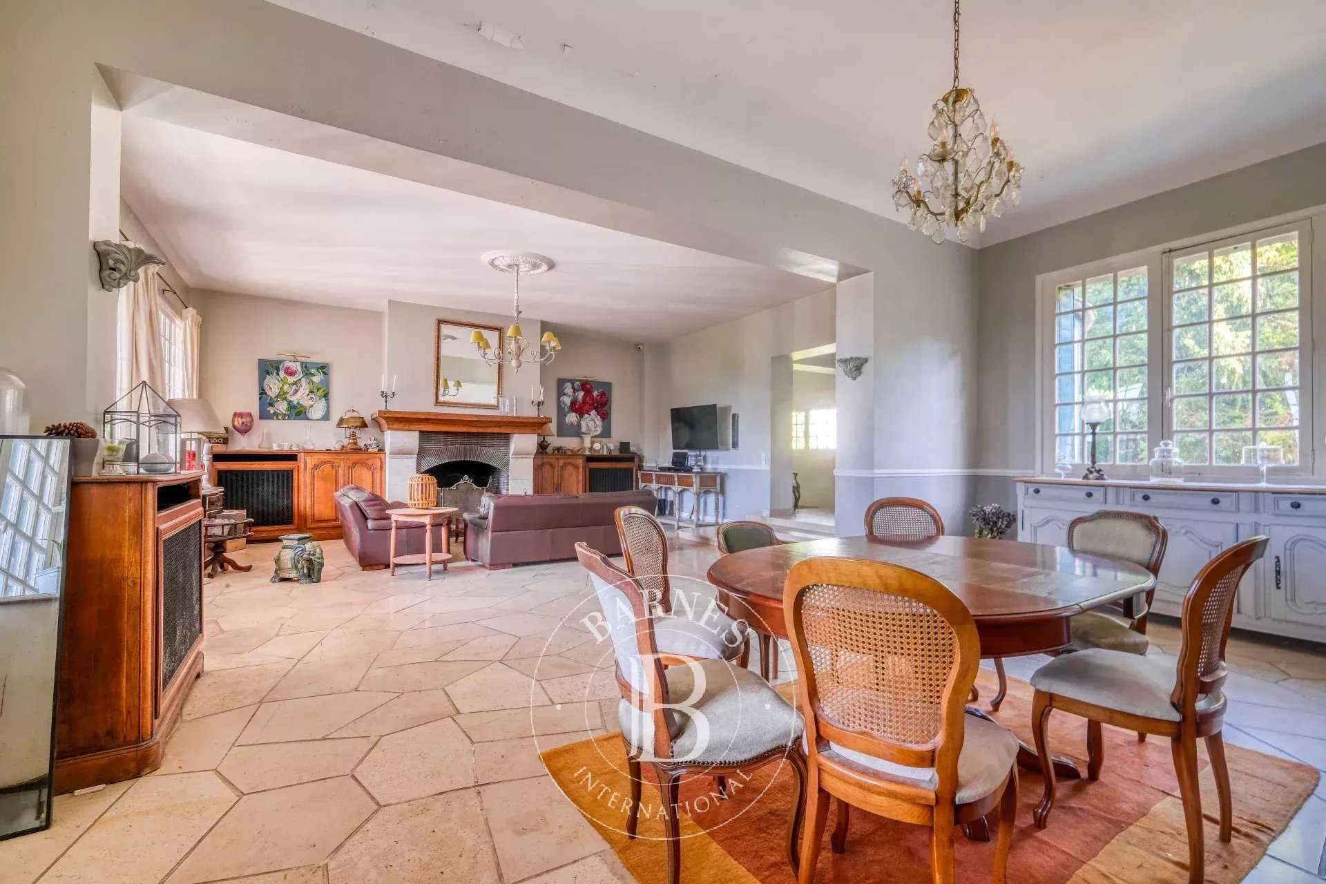 Chantilly  - House 6 Bedrooms