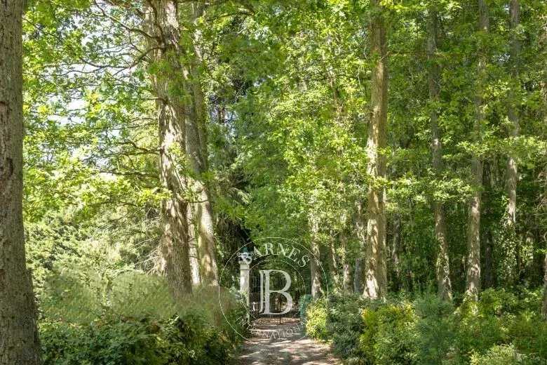 Adainville  - House 8 Bedrooms