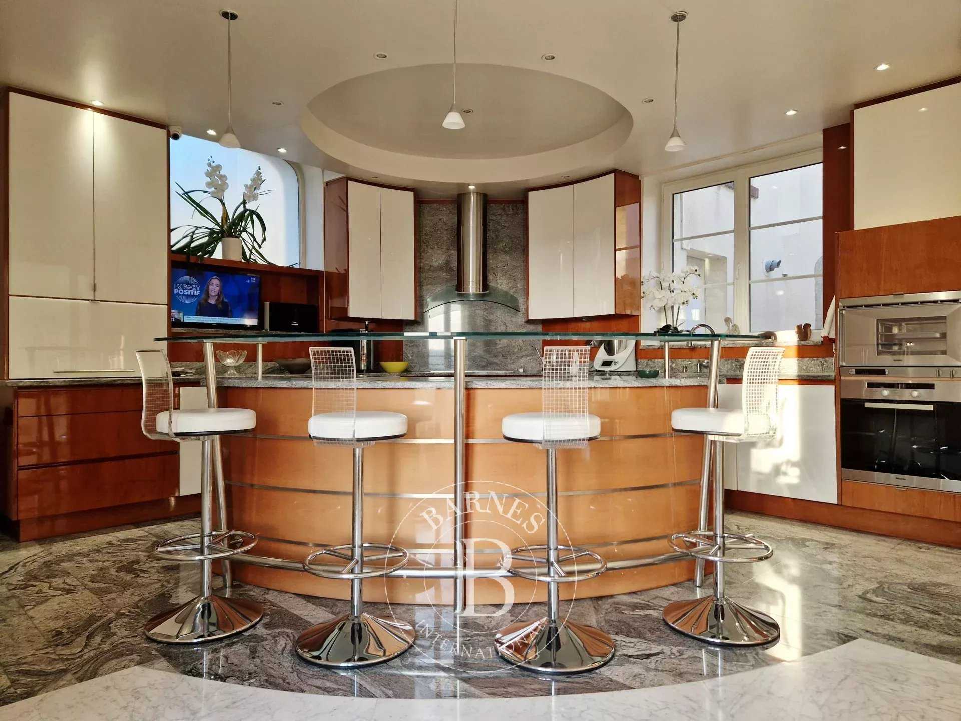 Magny-en-Vexin  - Maison 15 Pi&egrave;ces 6 Chambres