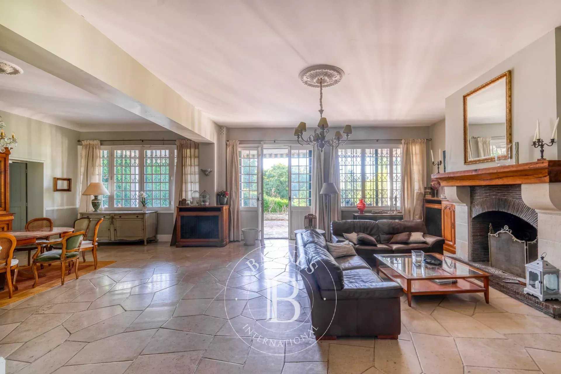 Chantilly  - House 6 Bedrooms