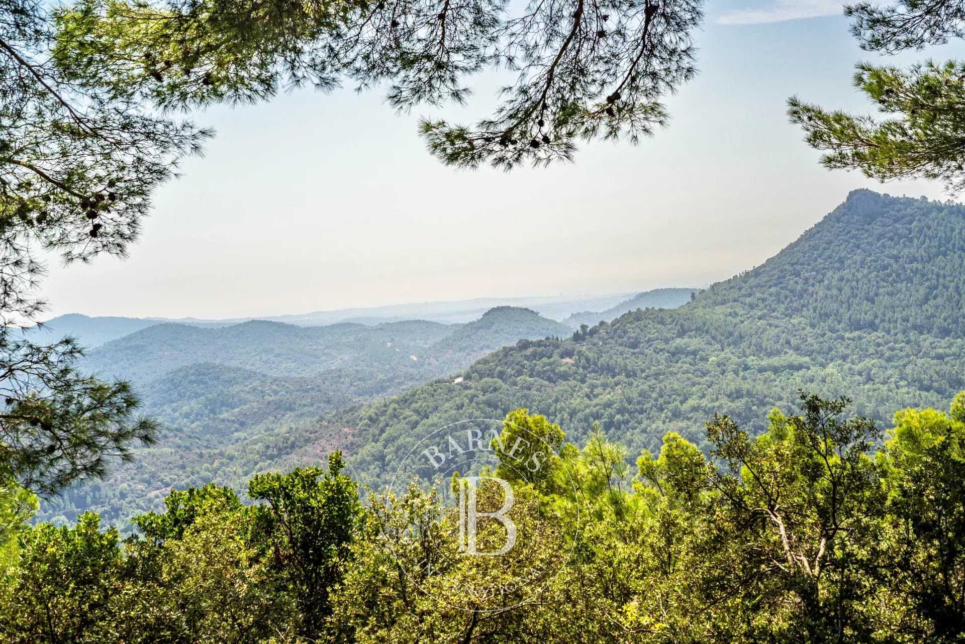 Bagnols-en-Forêt  - Terrain constructible 