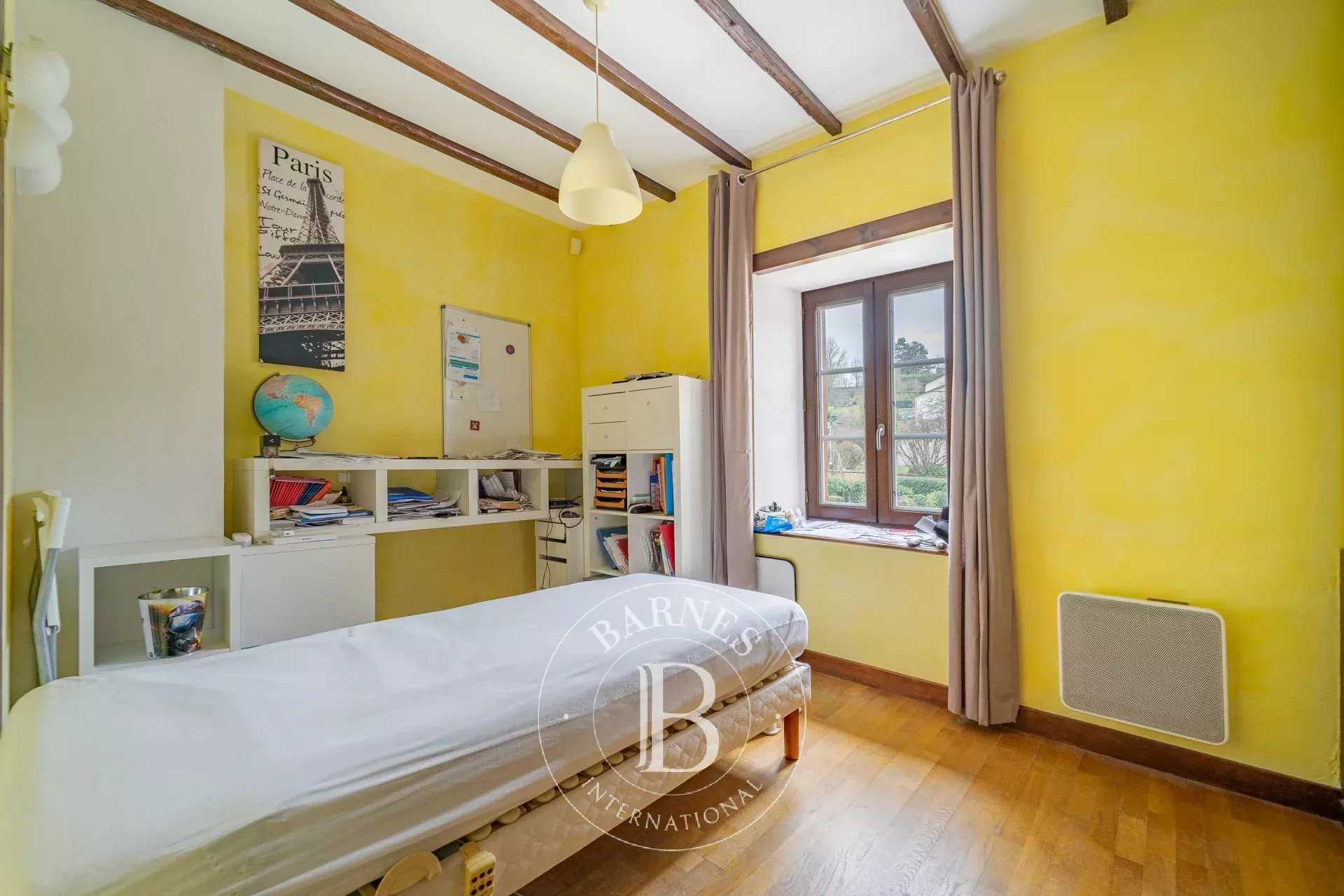 Bourgoin-Jallieu  - Ferme 9 Pi&egrave;ces 3 Chambres