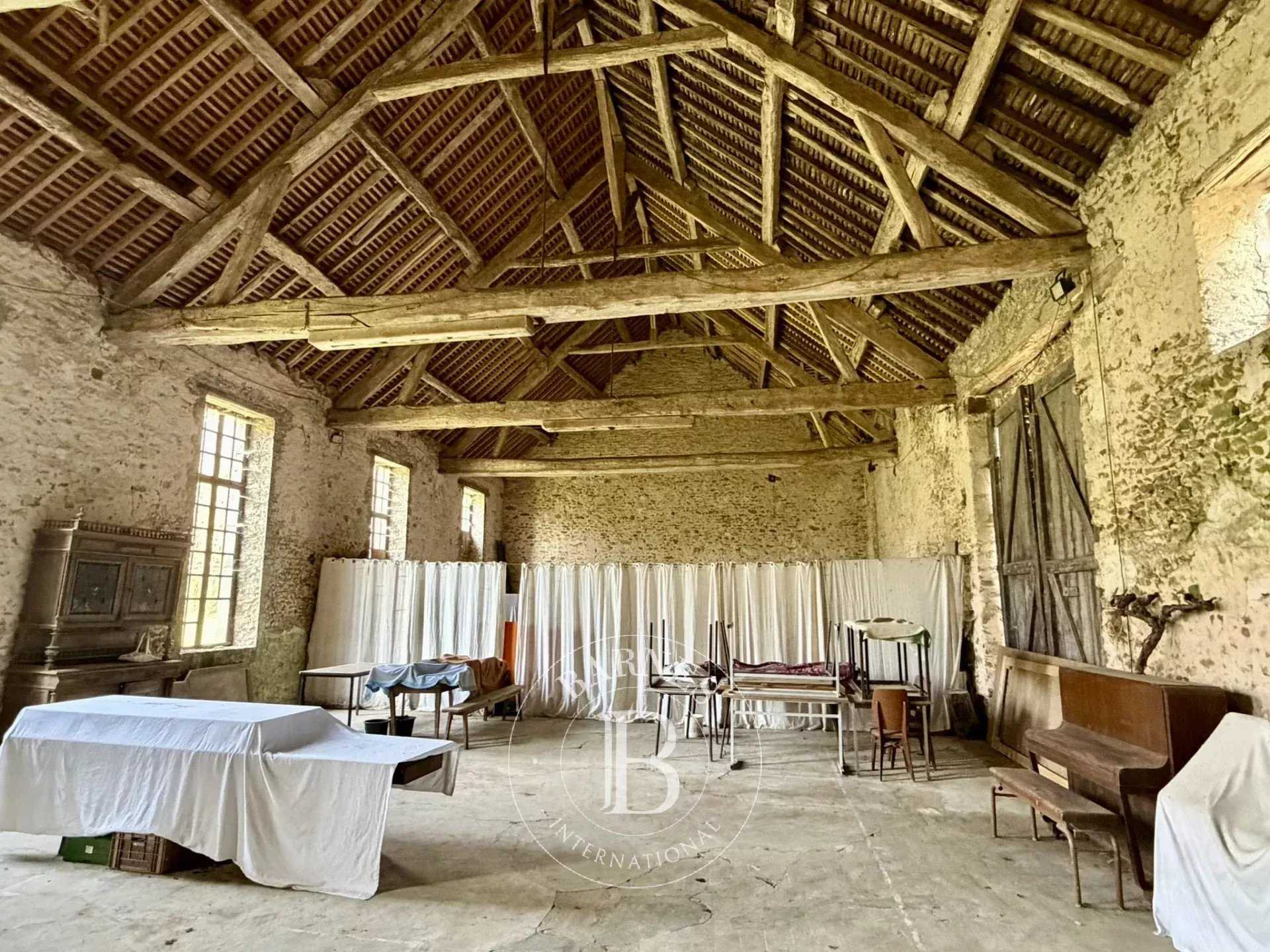 Richarville  - Propriété 25 Pi&egrave;ces 20 Chambres