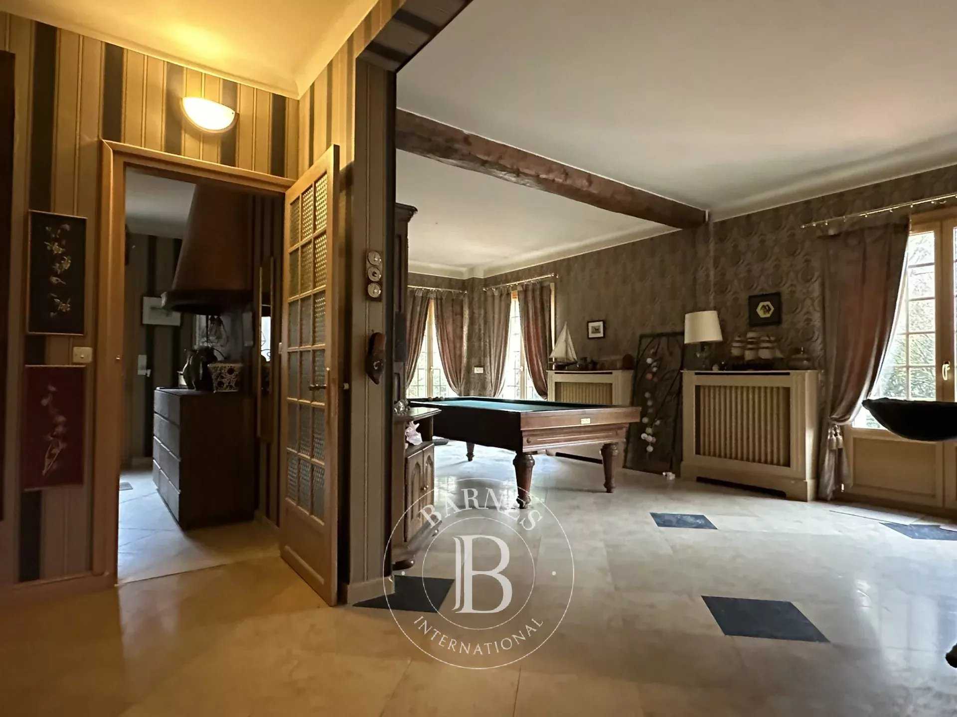 Auvers-Saint-Georges  - House 7 Bedrooms