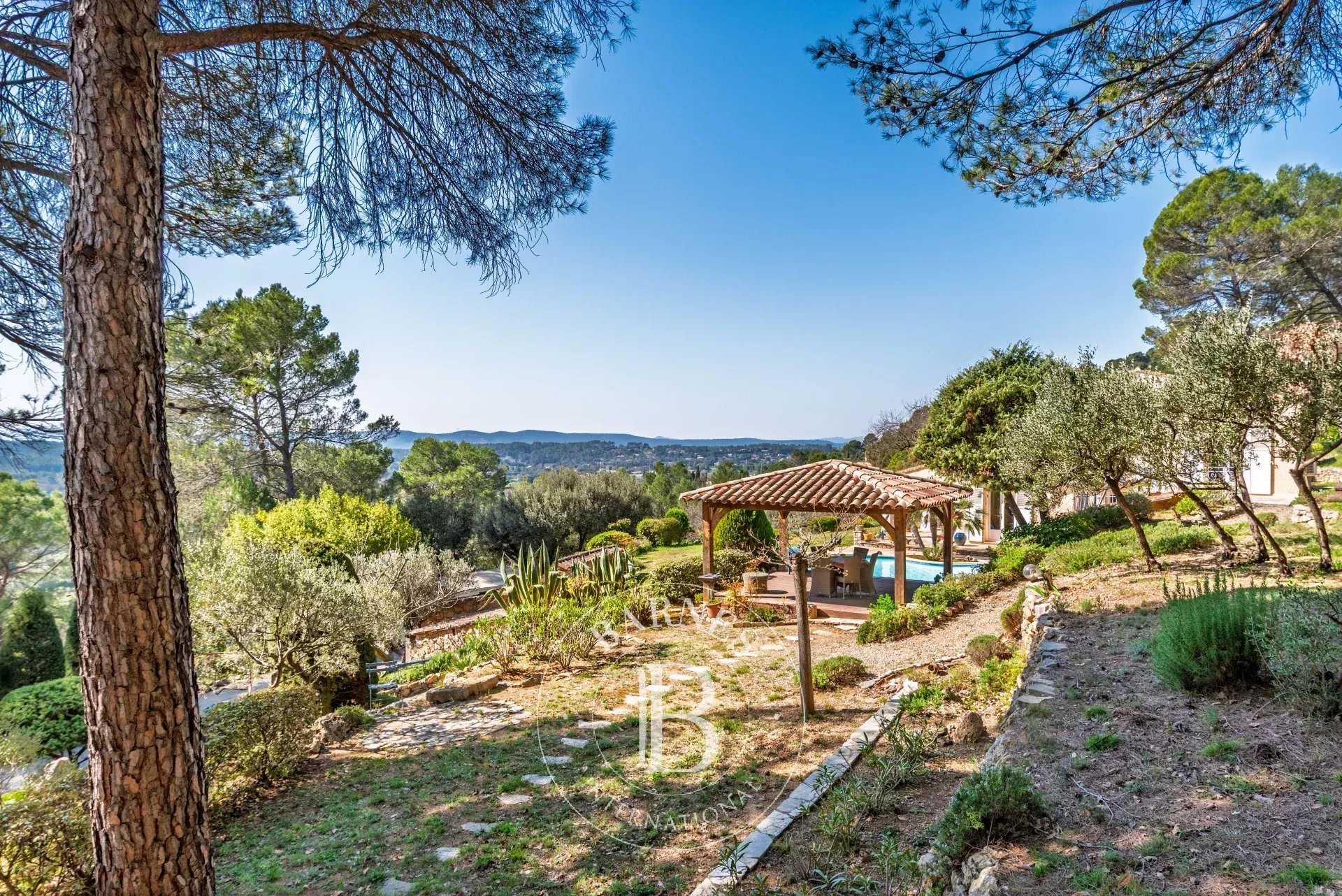 Lorgues  - Maison 8 Pi&egrave;ces 5 Chambres